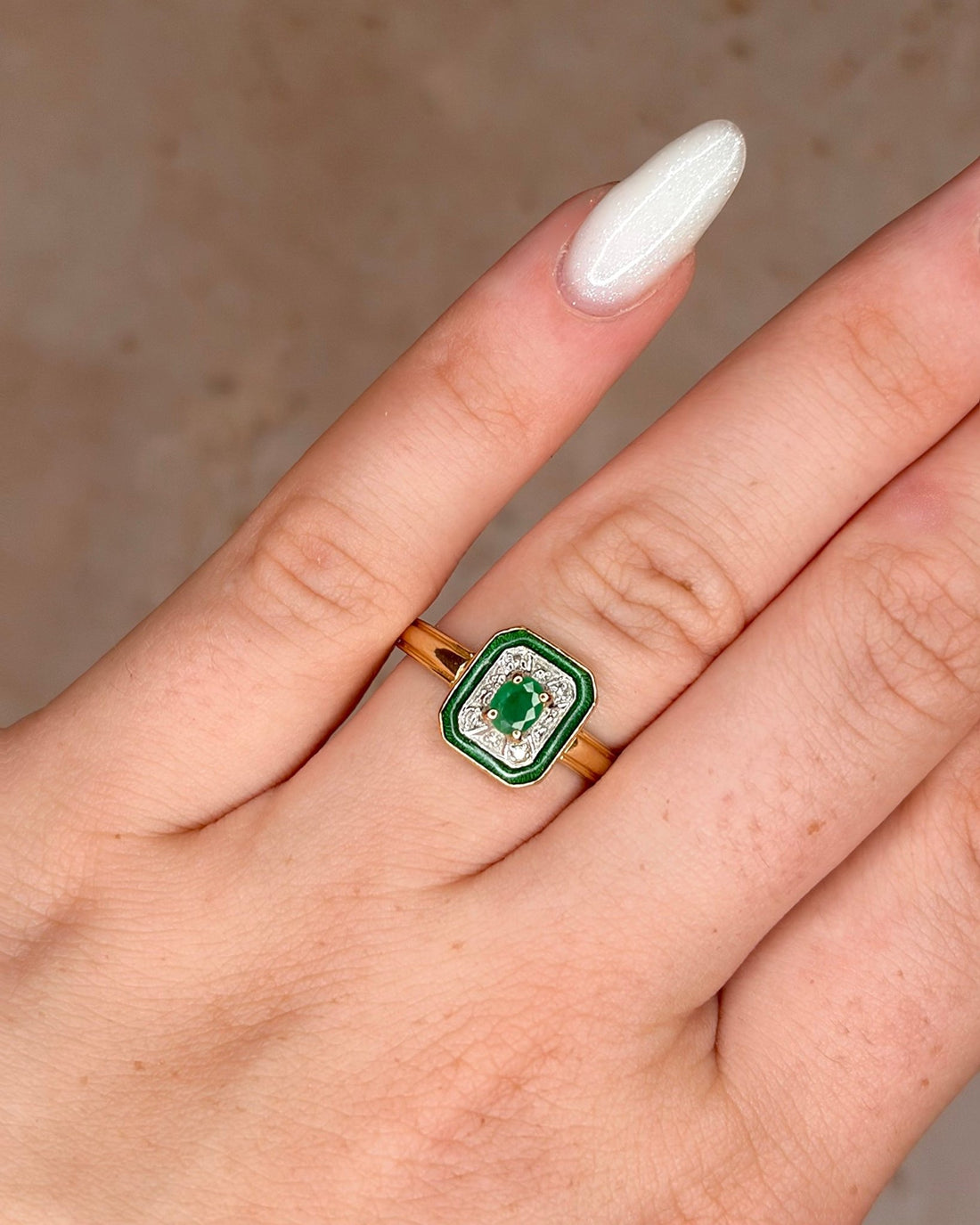 Bague Style Art - Déco Émeraude &amp; Diamants "Roberta" - Elliade Paris