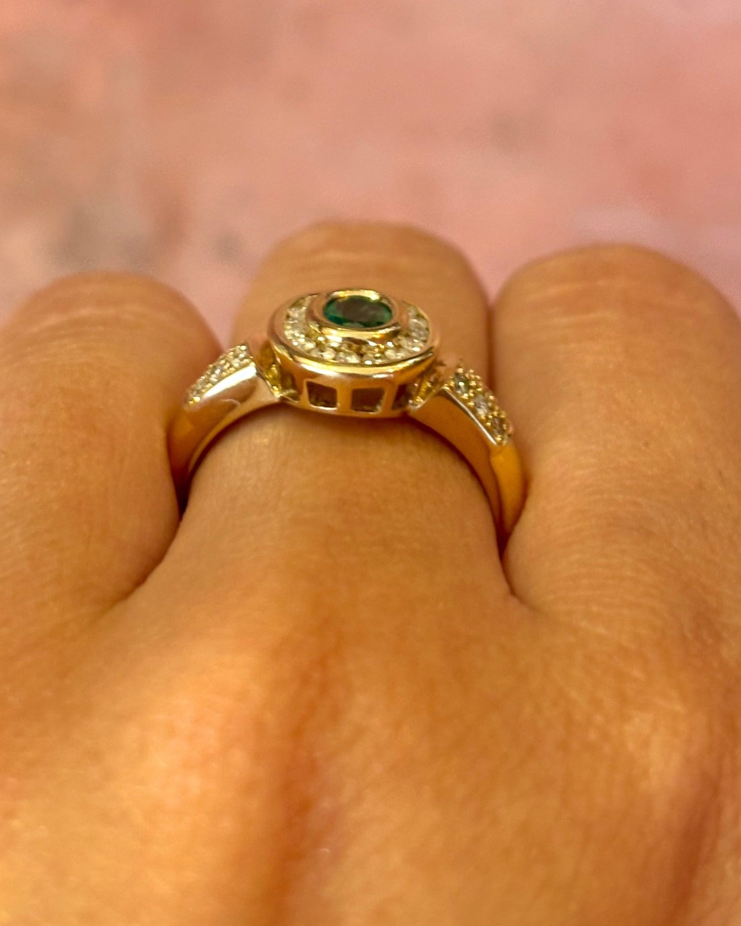Bague Style Art-Déco Émeraude &amp; Diamants "Rozanne" - Elliade Paris