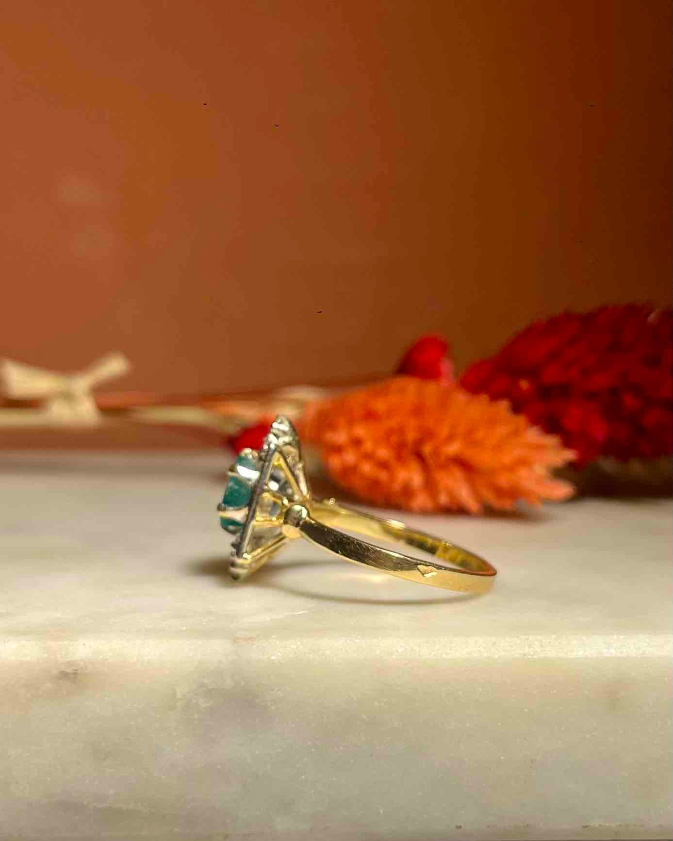 Bague style Art - Déco émeraude &amp; diamants "Victoire" - Elliade Paris