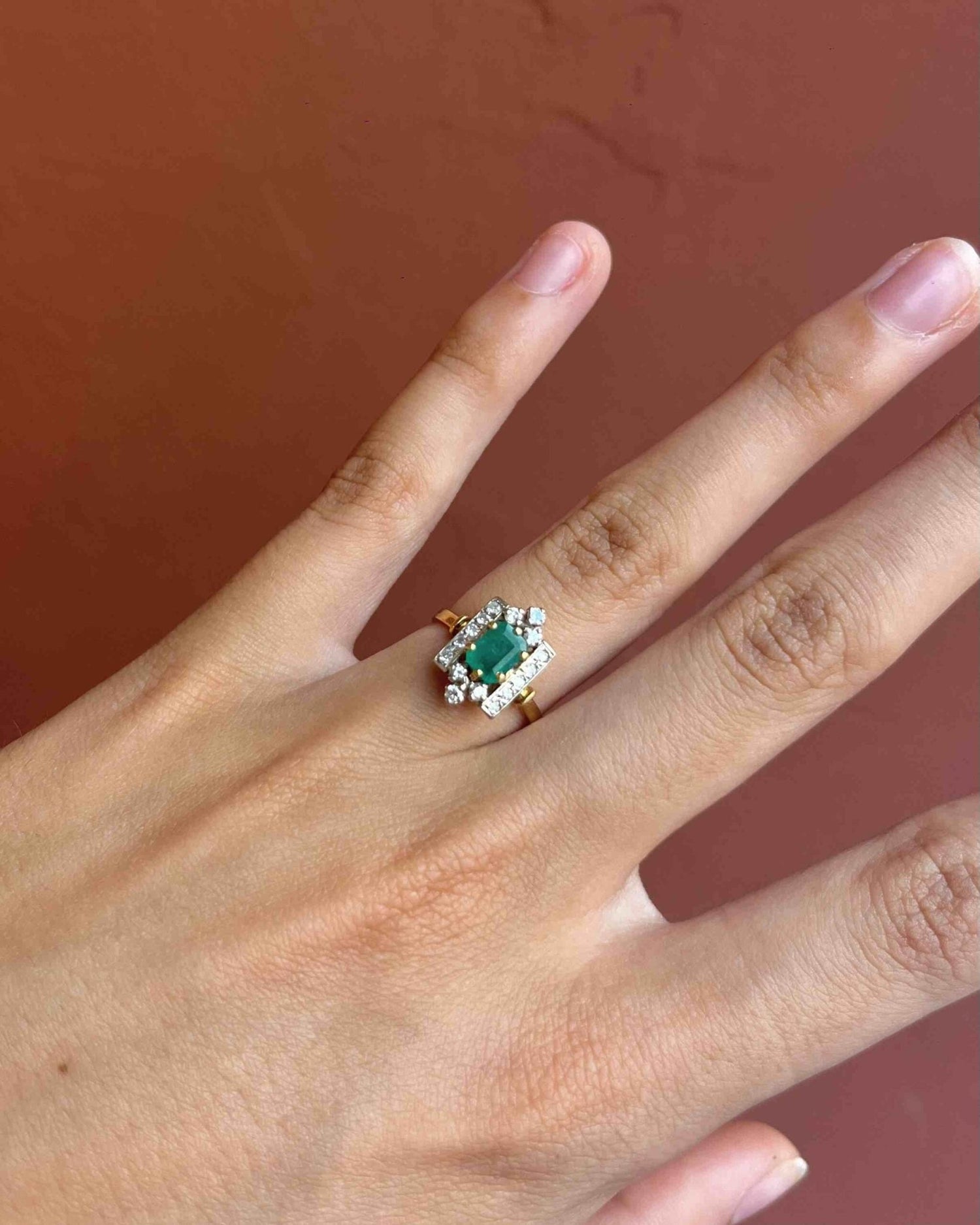 Bague style Art - Déco émeraude &amp; diamants &quot;Victoire&quot; - Elliade Paris