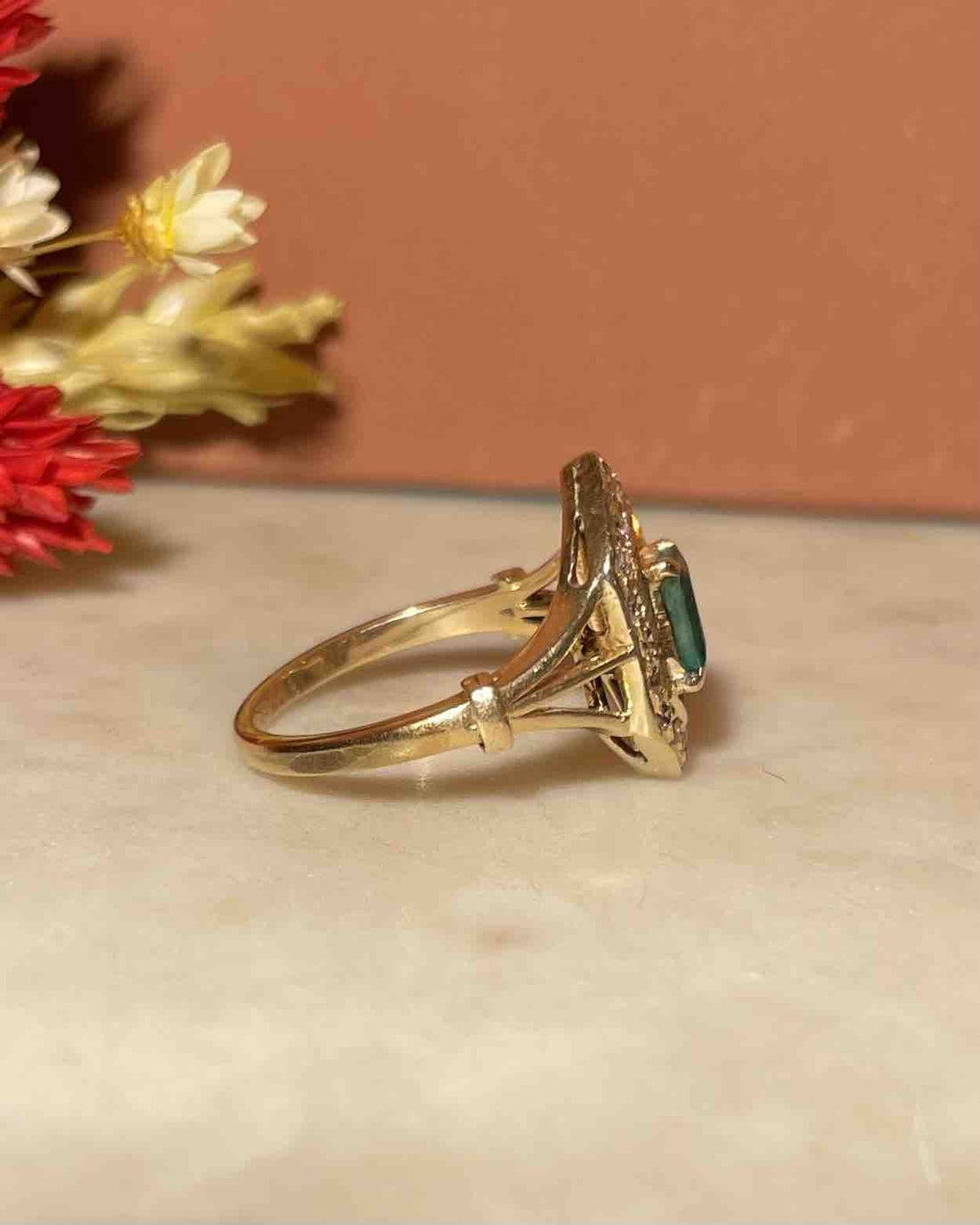 Bague style Art - déco Emeraude et Diamants &quot;Parker&quot; - Elliade Paris