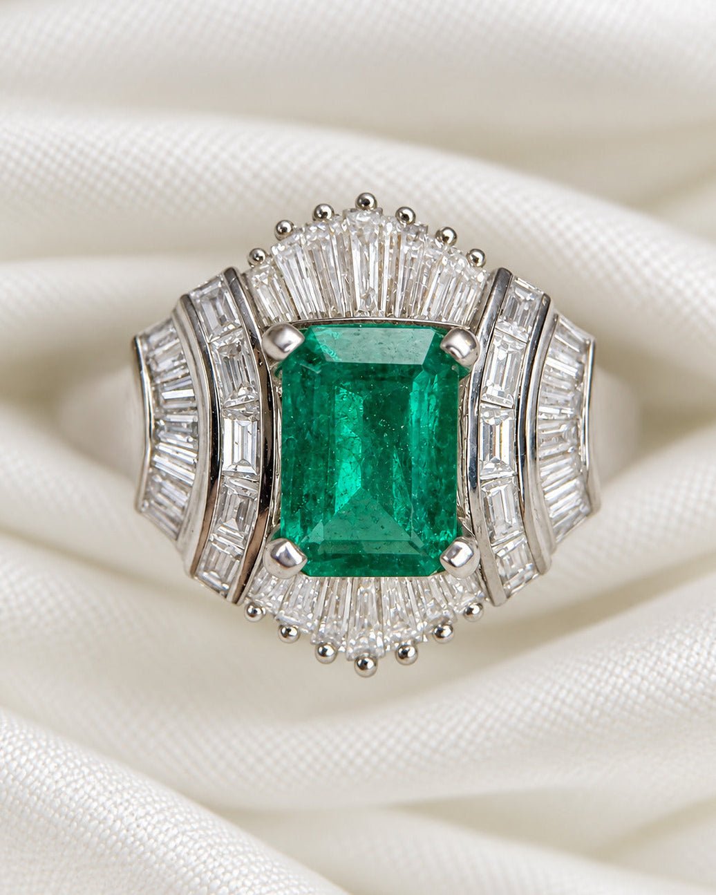Bague Style Art-Déco Émeraude Zambienne 0.69 carat &amp; Diamants 0.73 carat "Roja" - Elliade Paris