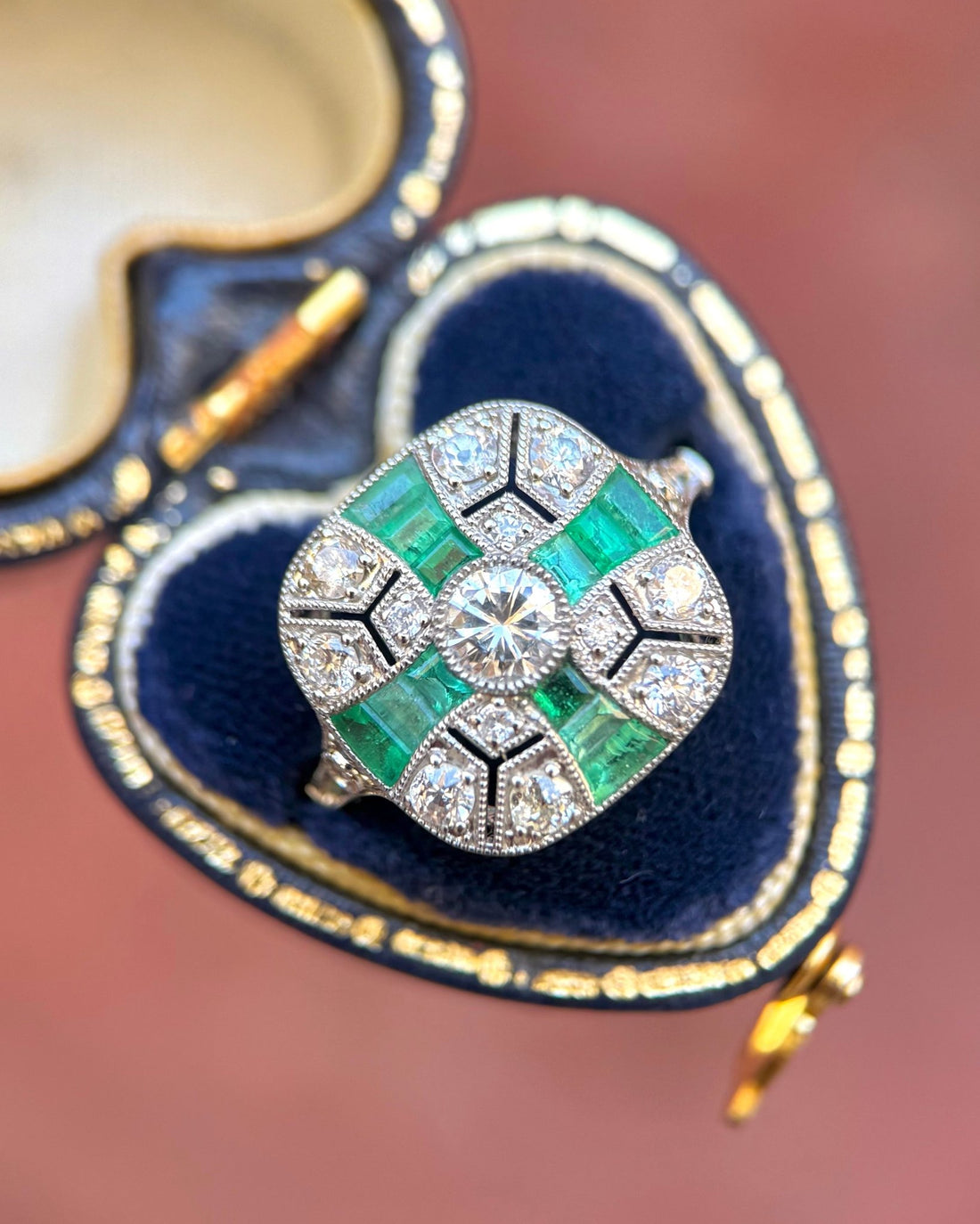 Bague Style Art-Déco Émeraudes 0.45 carat &amp; Diamants 0.82 carat "Aliénor" - Elliade Paris