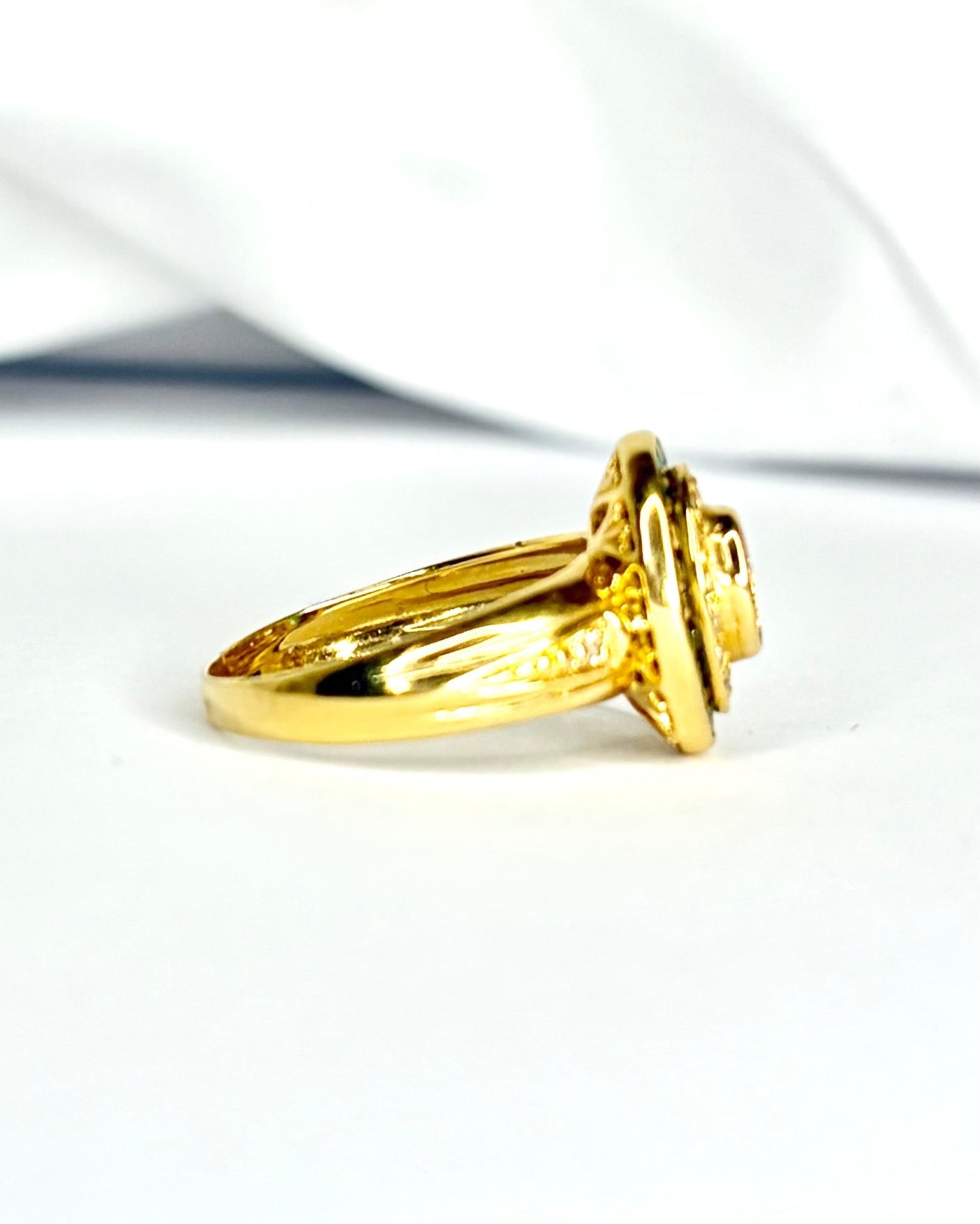 Bague Style Art - Déco Émeraudes 0.50 carat &amp; 16 Diamants "Diana" - Elliade Paris