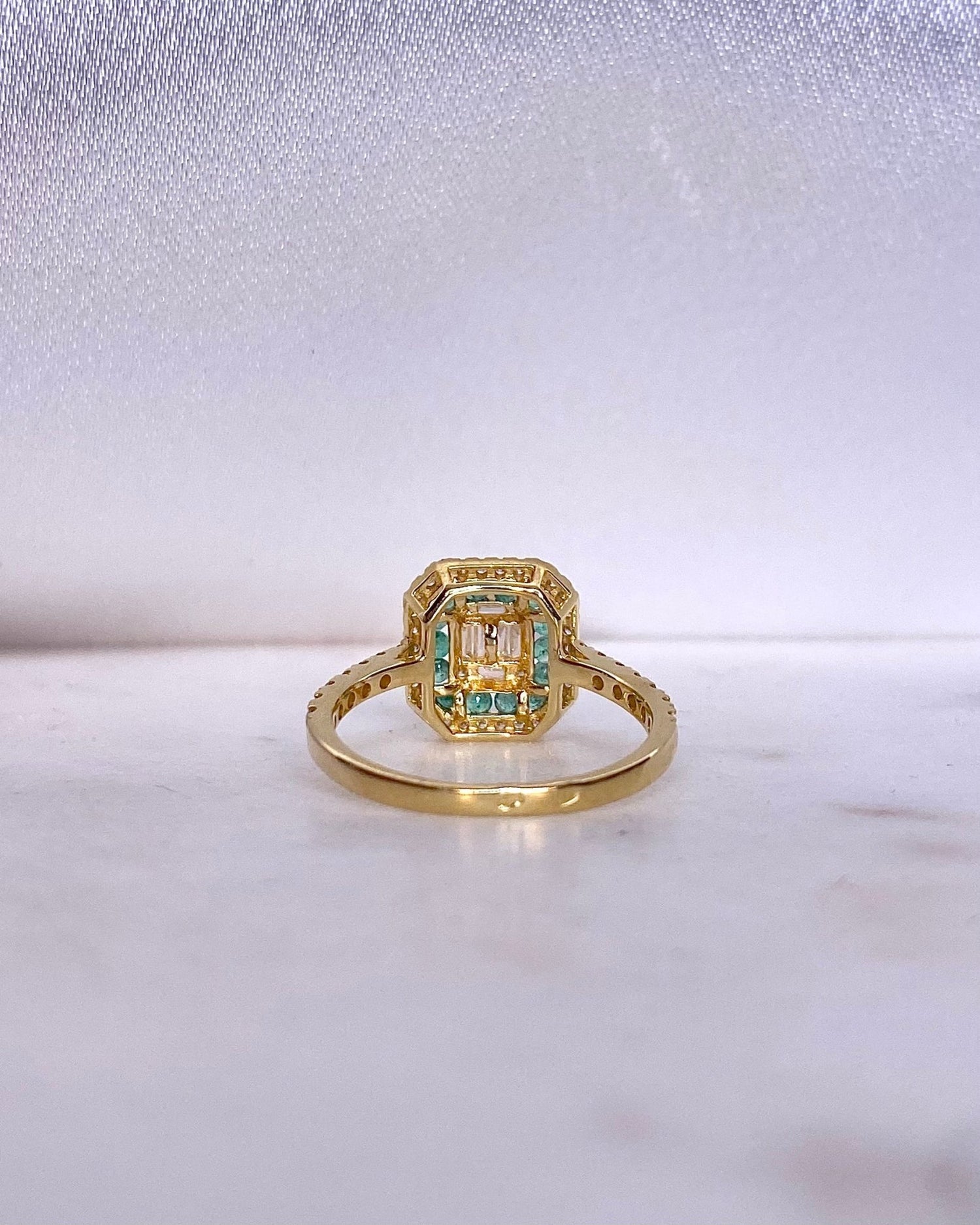Bague Style Art - Déco Émeraudes 0.56 carat &amp; 40 Diamants “Apolline” - Elliade Paris