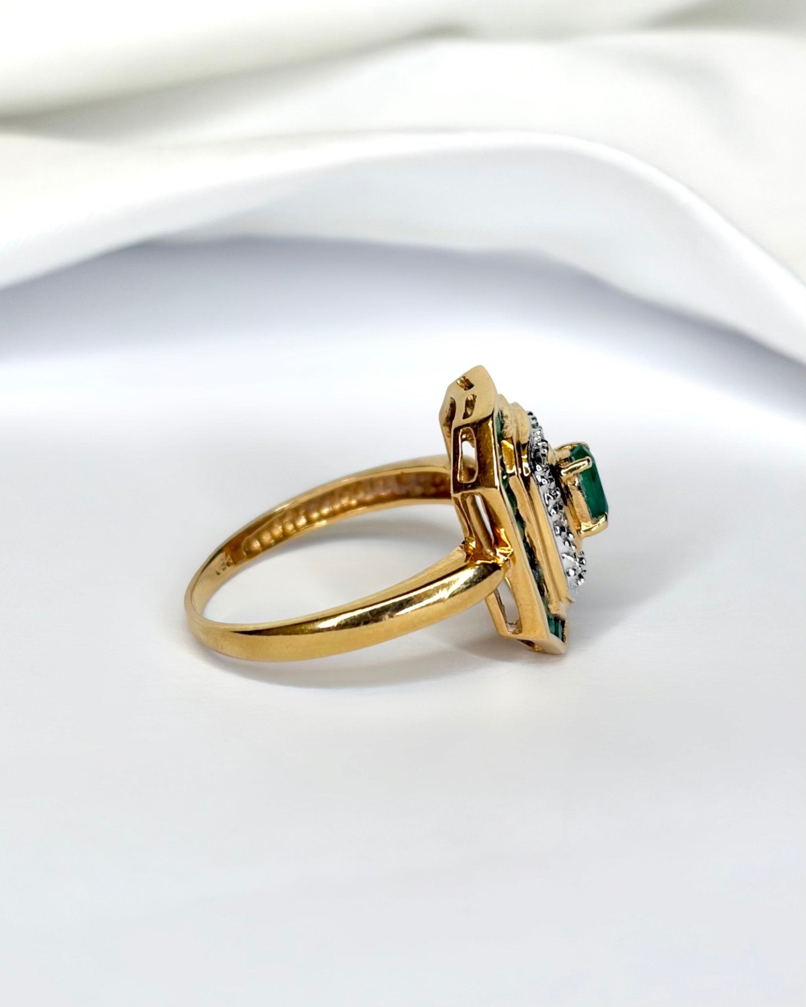 Bague Style Art - Déco Émeraudes 0.87 carat &amp; Diamants "Edith" - Elliade Paris