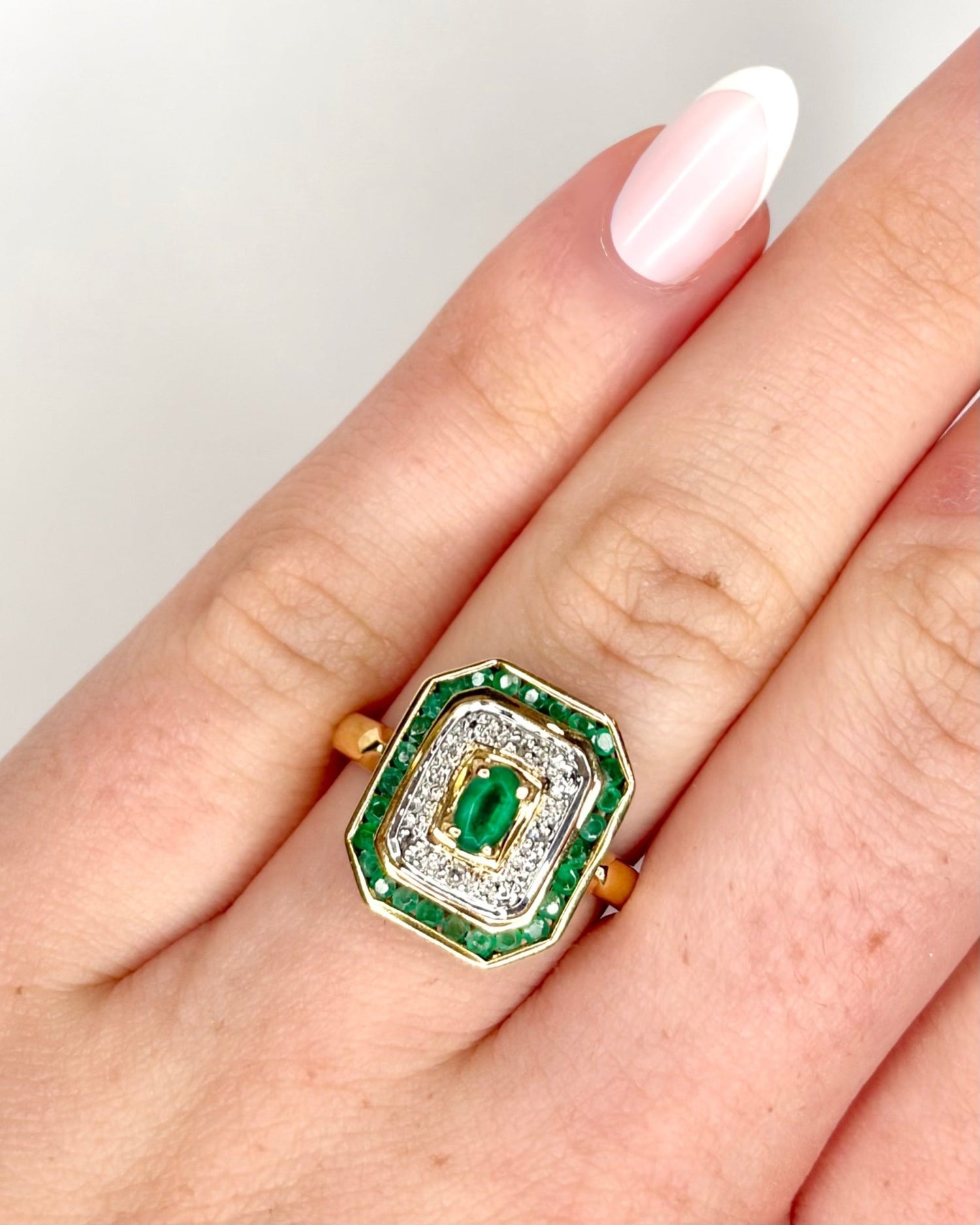 Bague Style Art - Déco Émeraudes 0.87 carat &amp; Diamants "Edith" - Elliade Paris
