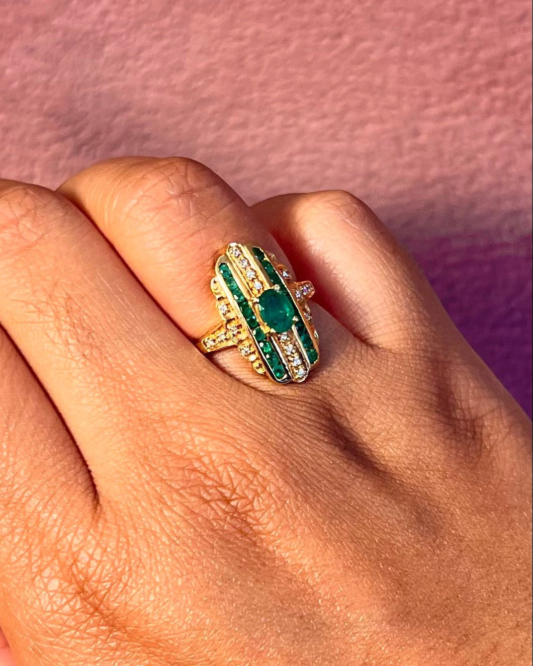 Bague Style Art-Déco Émeraudes 1.09 carat &amp; Diamants "Johanna" - Elliade Paris