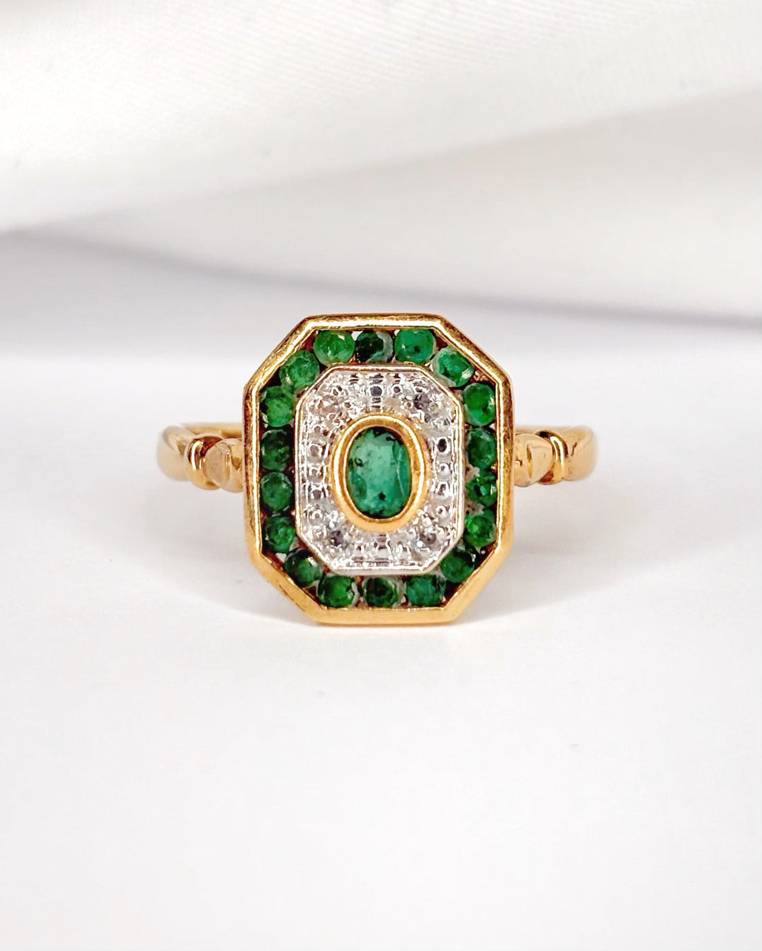 Bague Style Art - Déco Émeraudes 1.11 carat &amp; Diamants "Diana" - Elliade Paris
