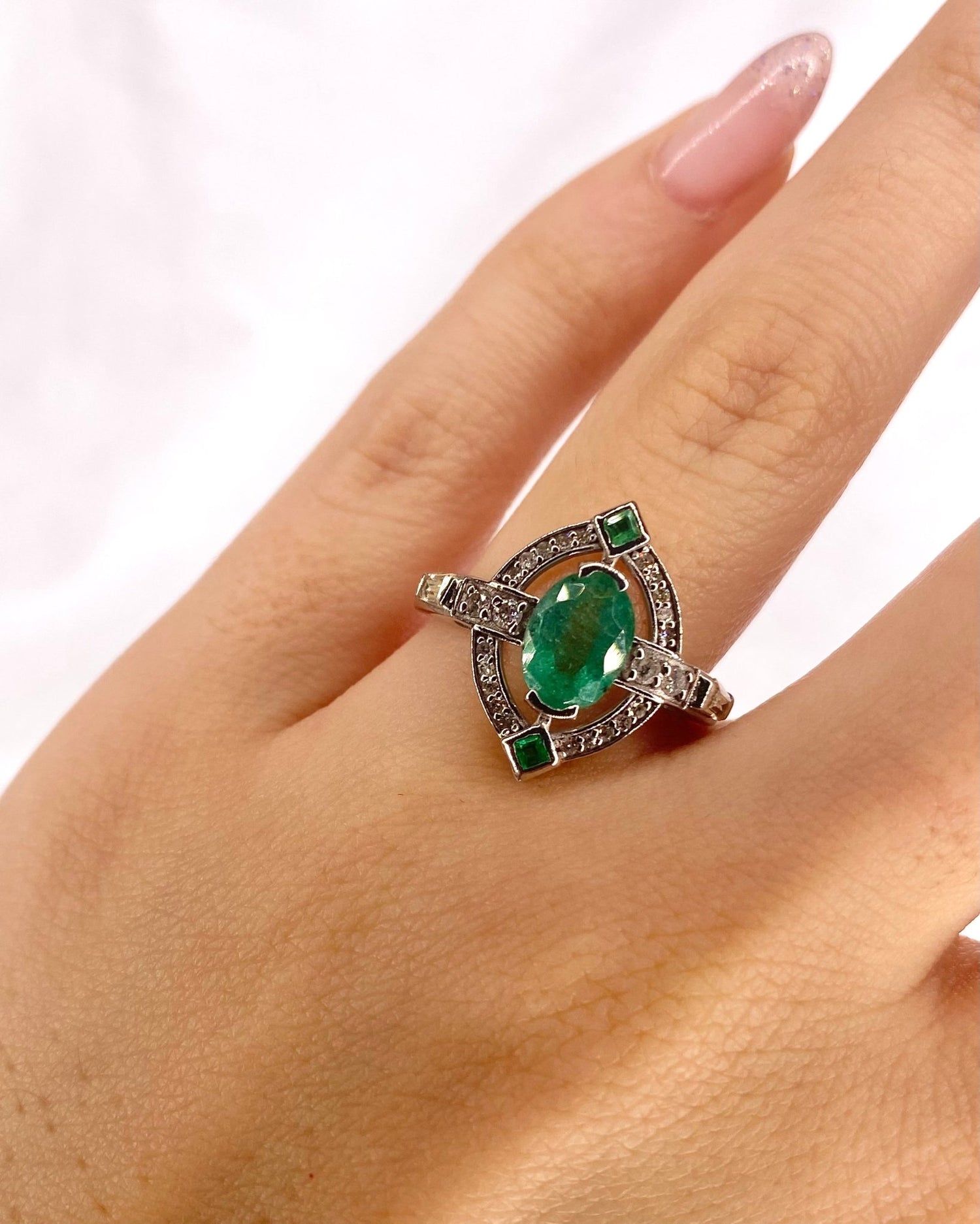 Bague Style Art Déco Émeraudes 1.64 carat &amp; Diamants 0.34 carat "Valentine" - Elliade Paris