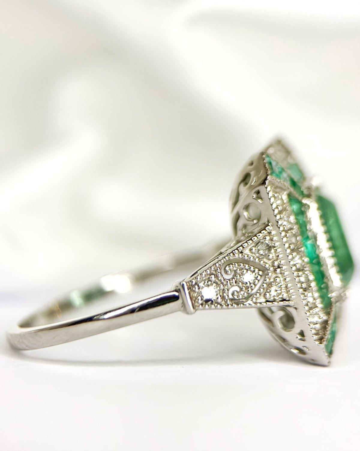 Bague Style Art-Déco Émeraudes 1.74 carat &amp; Diamants 0.24 carat "Océane" - Elliade Paris