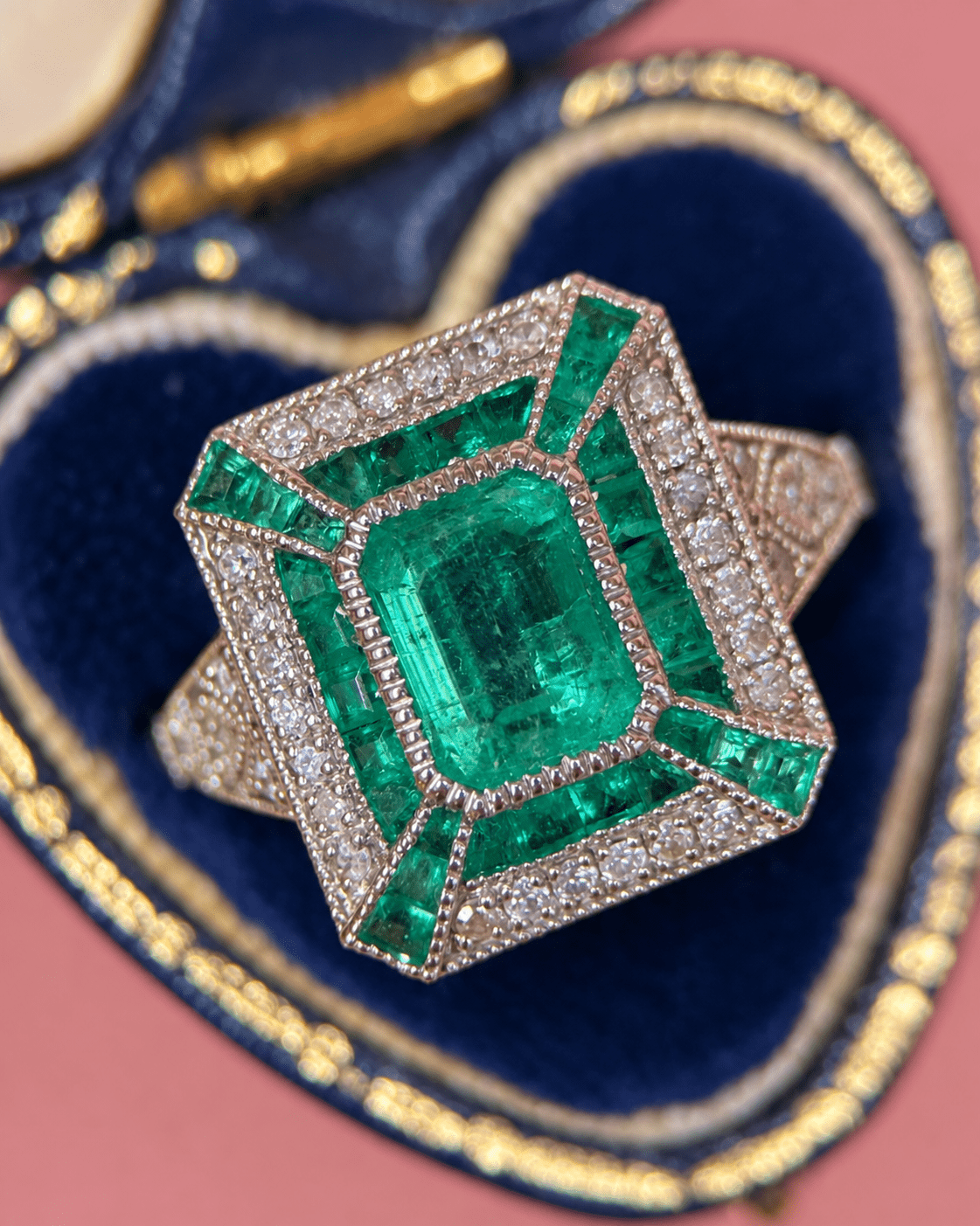 Bague Style Art-Déco Émeraudes 1.74 carat &amp; Diamants 0.24 carat "Océane" - Elliade Paris