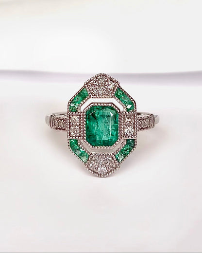 Bague Style Art - Déco Émeraudes Colombiennes 0.77 carat &amp; 20 Diamants "Rosie" - Elliade Paris
