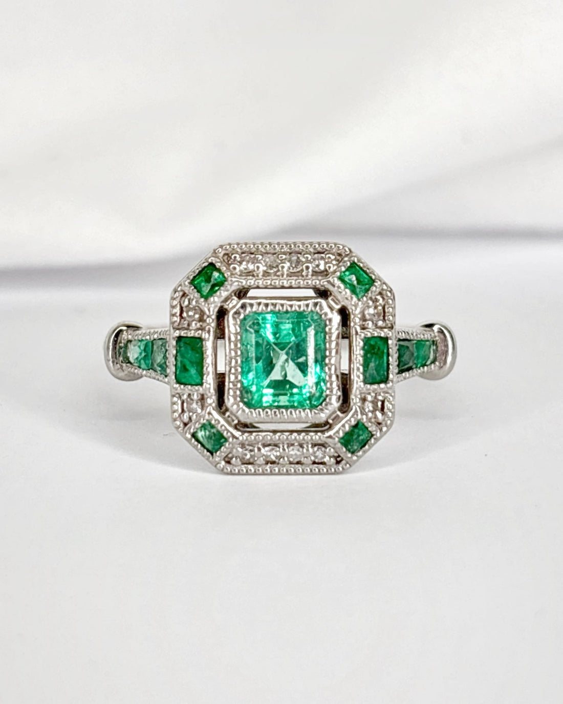 Bague Style Art - Déco Émeraudes Colombiennes &amp; Diamants "Paola" - Elliade Paris