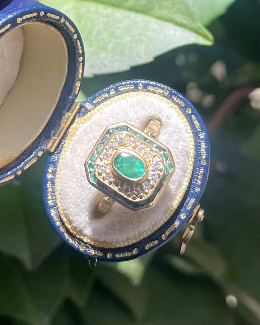Bague Style Art - Déco Émeraudes et Diamants "Giada" - Elliade Paris