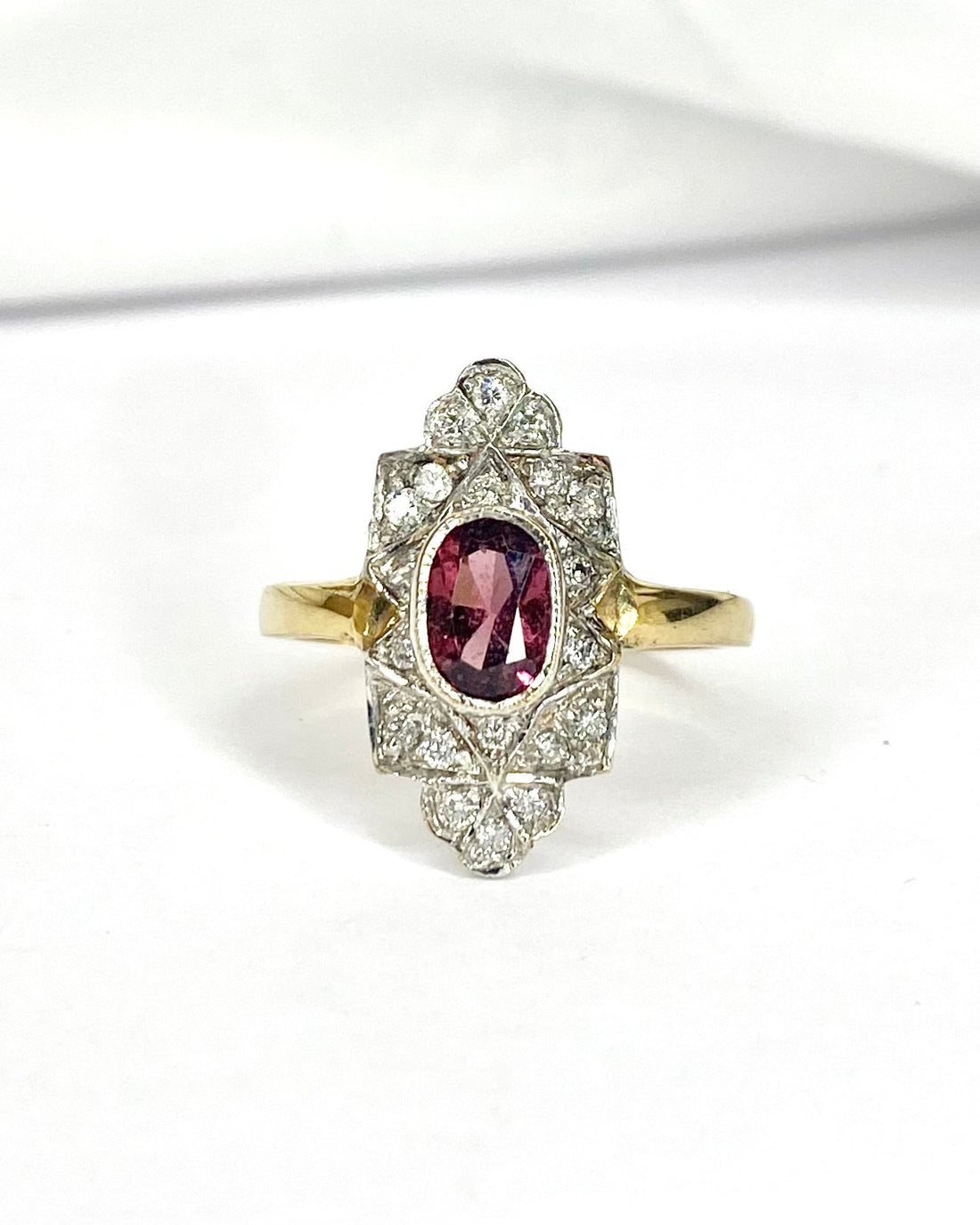 Bague Style Art - Déco Grenat 1.10 carat &amp; Diamants 0.40 carat "Ornella" - Elliade Paris