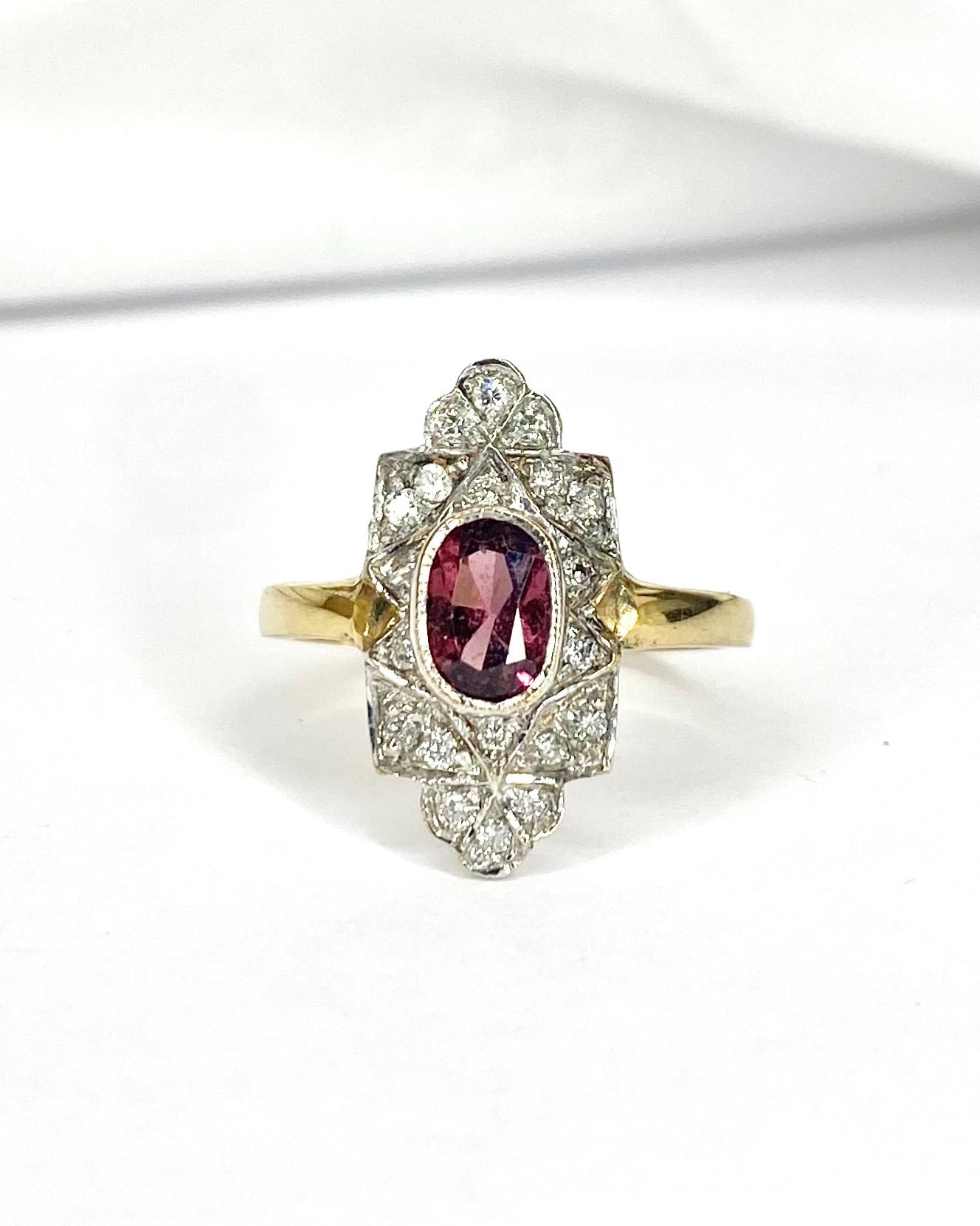 Bague Style Art - Déco Grenat 1.10 carat &amp; Diamants 0.40 carat "Ornella" - Elliade Paris