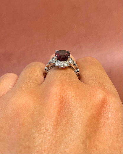 Bague Style Art-Déco Grenat Rhodolite 3.59 carats &amp; Diamants 0.46 carat "Eugènie" - Elliade Paris