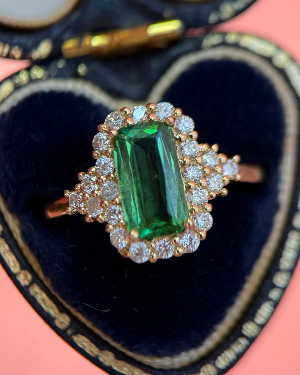 Bague Style Art-déco Grenat Tsavorite 1.41 carat &amp; Diamants "Nérine" - Elliade Paris
