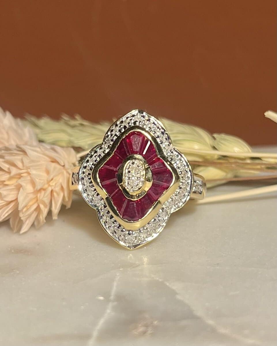 Bague style Art - déco Jupon Rubis &amp; Diamants "Shelby " - Elliade Paris