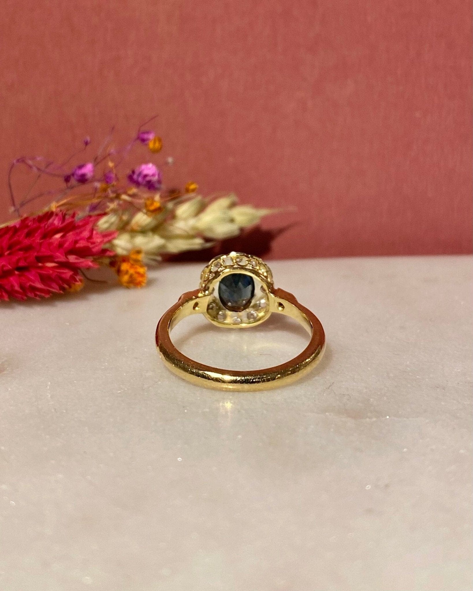 Bague Style Art - Déco Marguerite Saphir &amp; Diamants "Luenna" - Elliade Paris