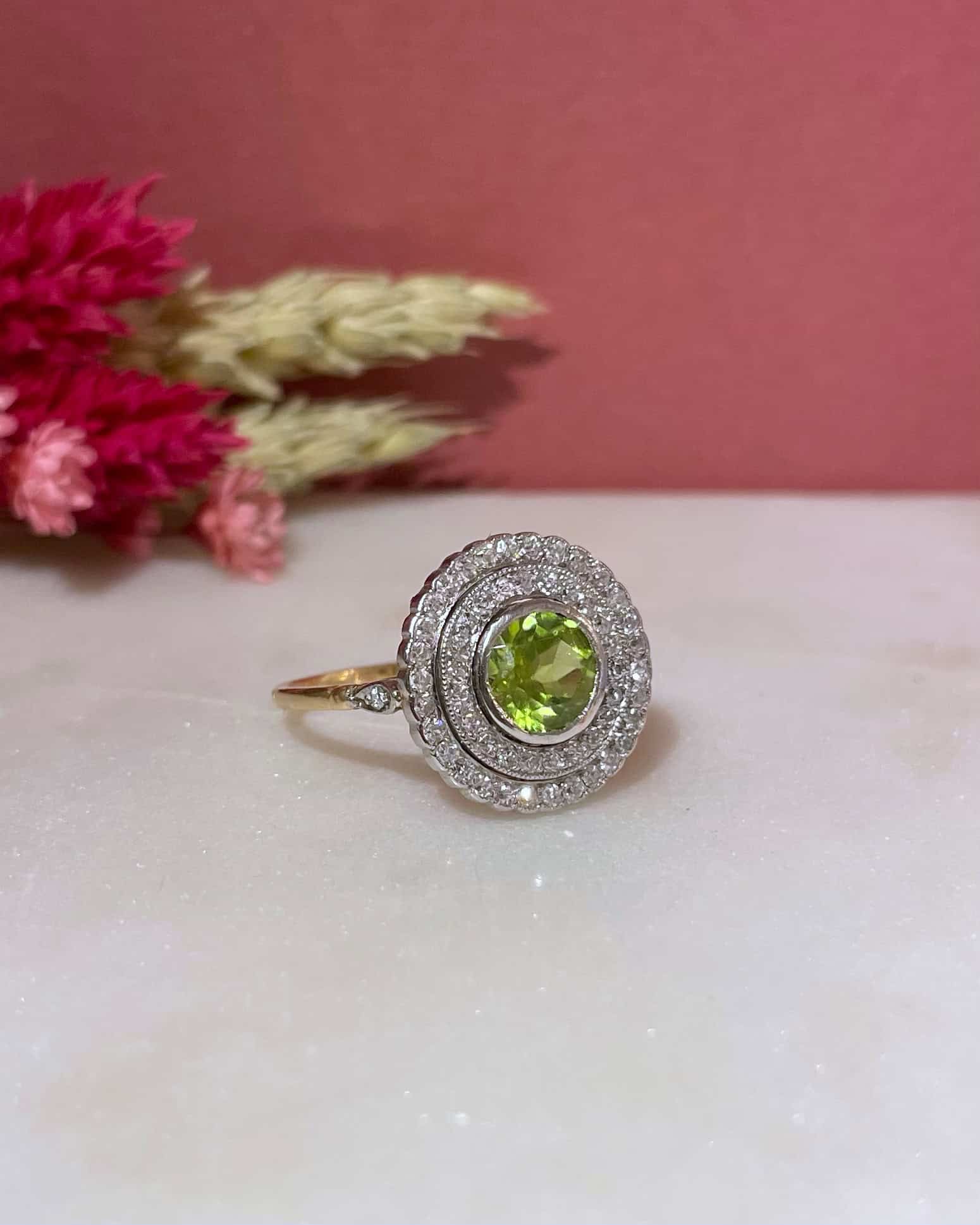 Anillo Art Déco de Peridoto de 1,25 quilates y 54 diamantes "Liv"