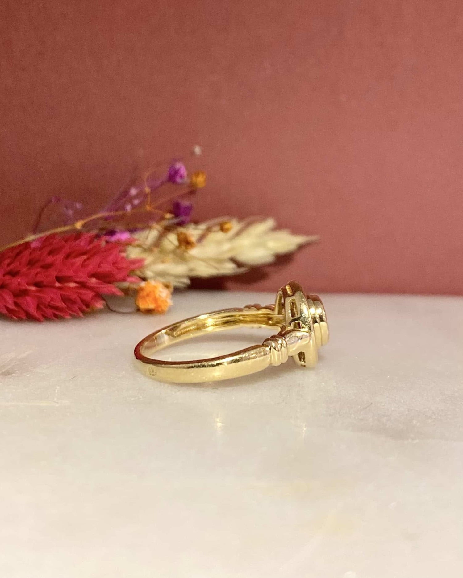 Bague Style Art - Déco Rubis 0.35 carat et Diamants &quot;Carly&quot; - Elliade Paris
