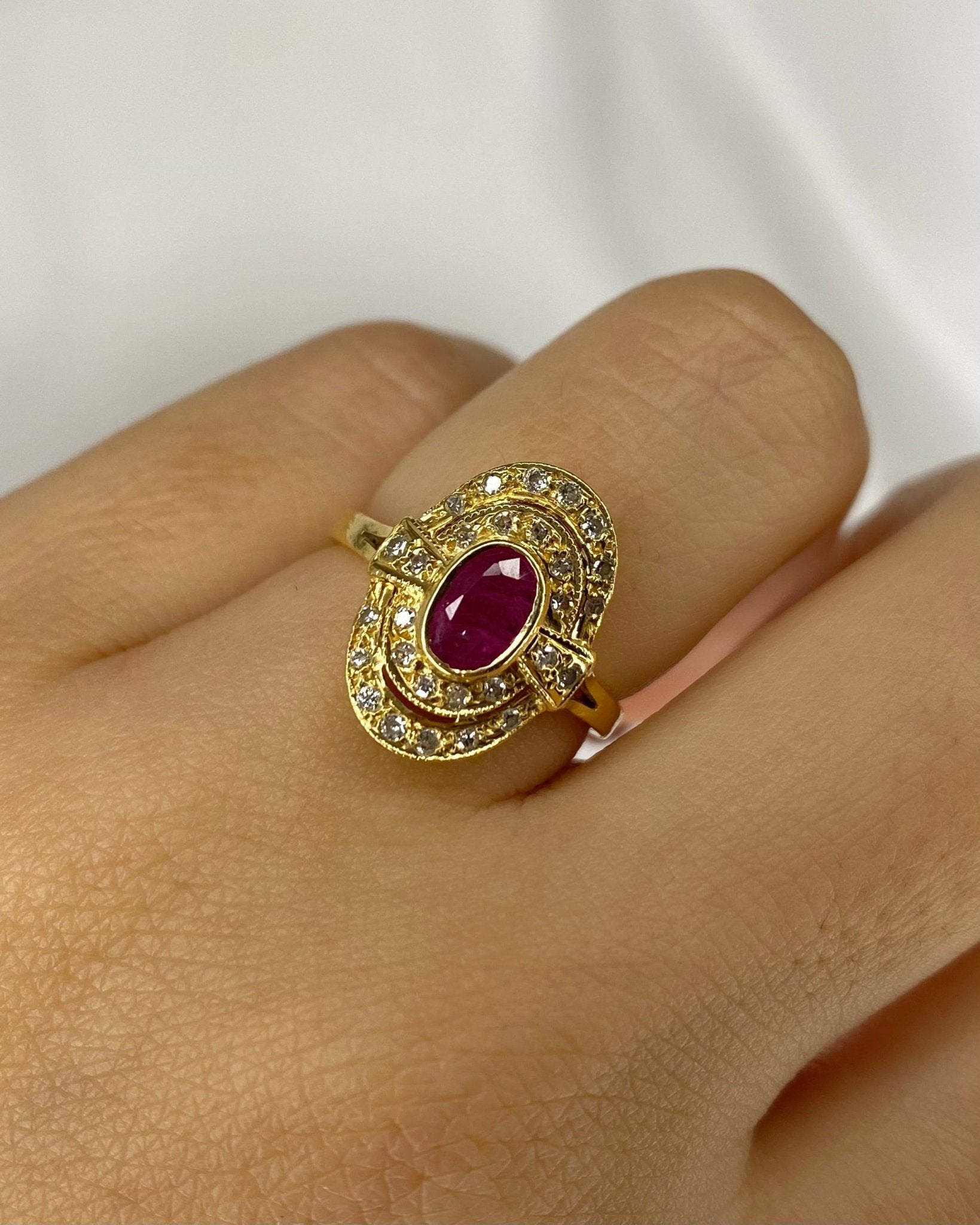 Bague Style Art Déco Rubis 0.40 carat &amp; 28 Diamants "Kimy" - Elliade Paris