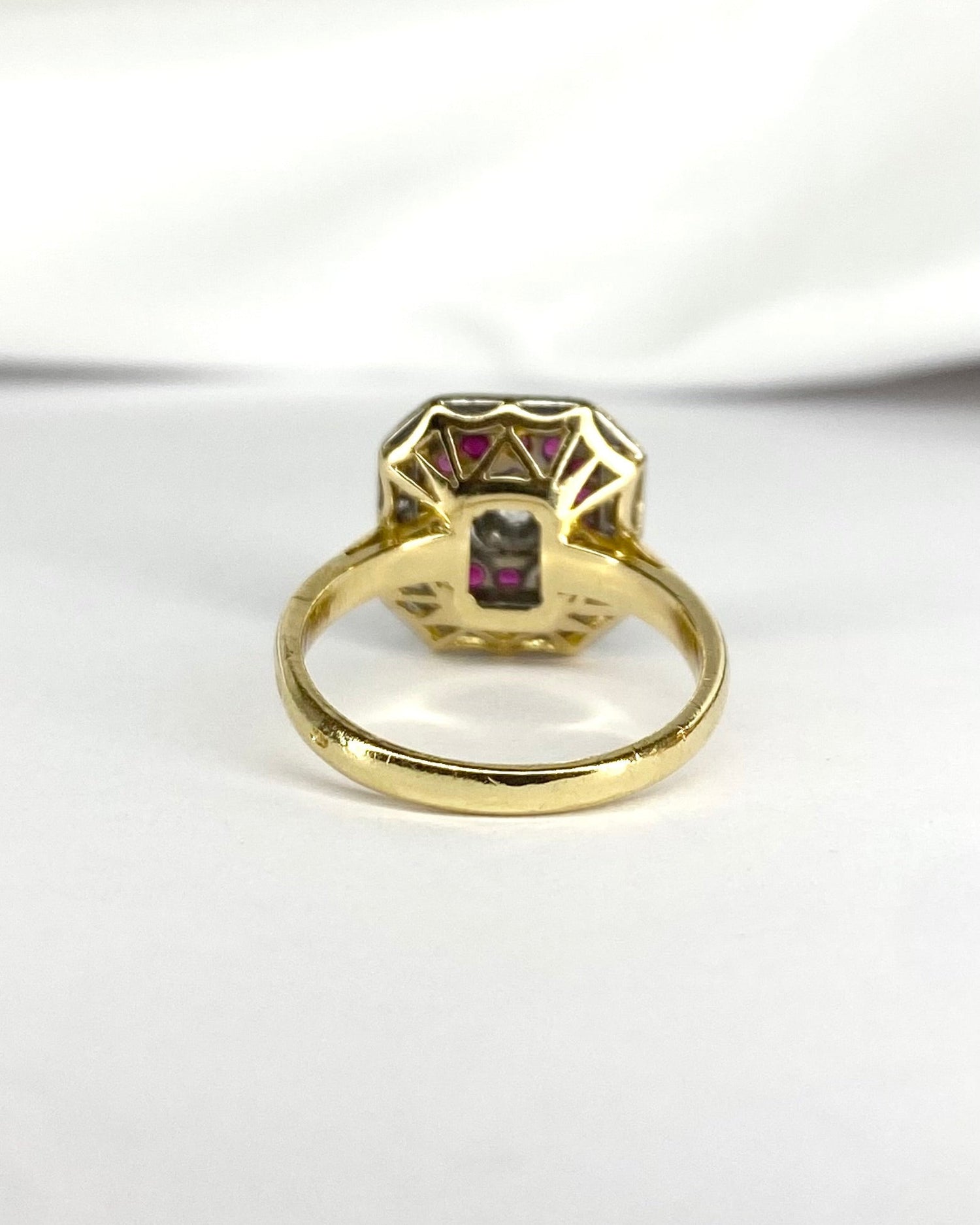 Bague Style Art Déco Rubis 0.42 carat &amp; Diamants 0.37 carat "Solange" - Elliade Paris