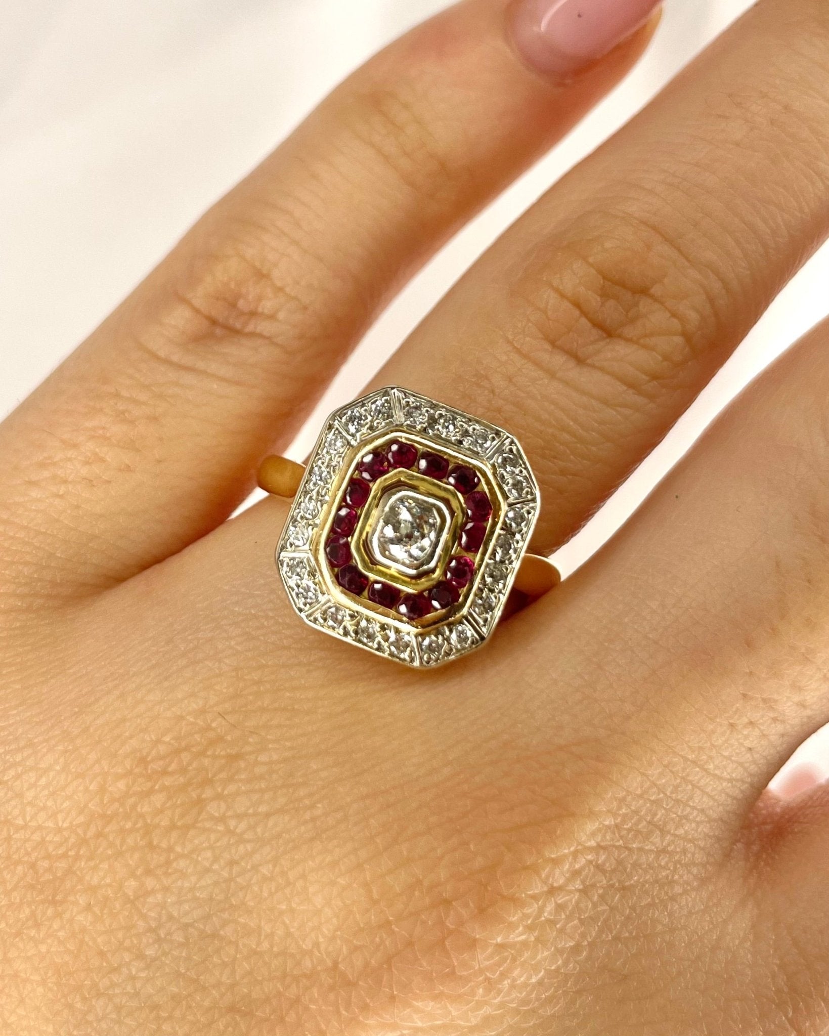 Bague Style Art Déco Rubis 0.42 carat &amp; Diamants 0.37 carat "Solange" - Elliade Paris