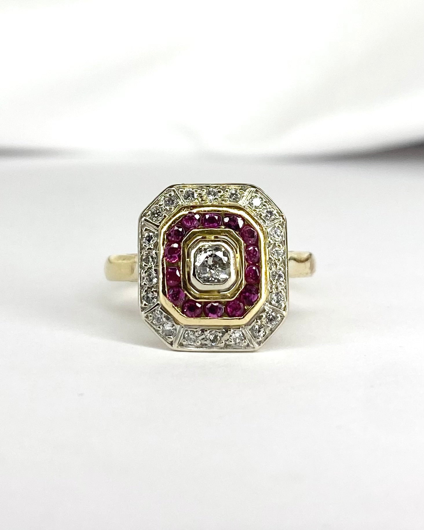 Bague Style Art Déco Rubis 0.42 carat &amp; Diamants 0.37 carat "Solange" - Elliade Paris