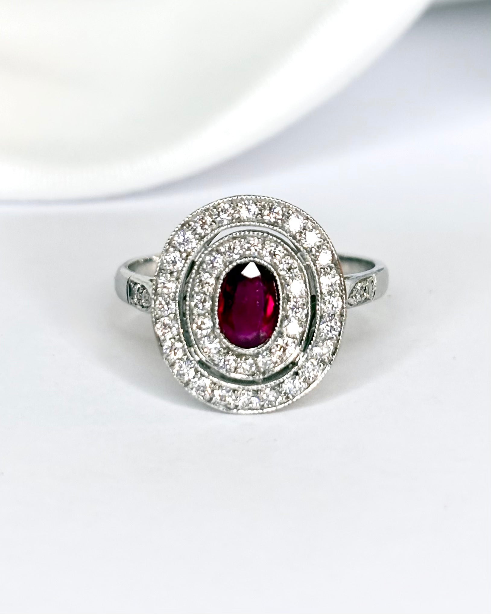 Bague Style Art Déco Rubis 0.48 carat &amp; Diamants 0.44 carat "Maxine" - Elliade Paris