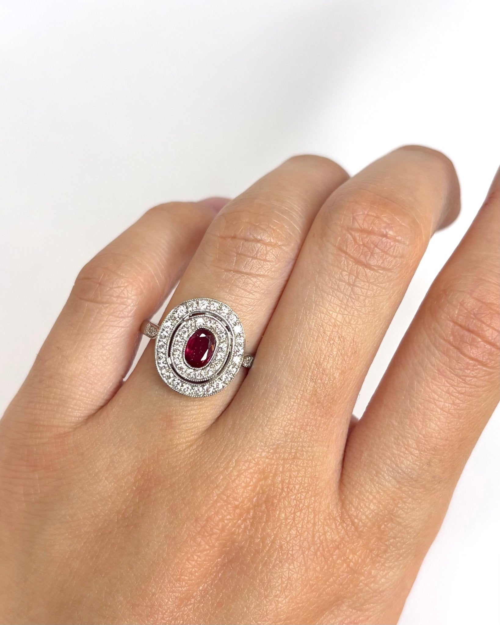 Bague Style Art Déco Rubis 0.48 carat &amp; Diamants 0.44 carat "Maxine" - Elliade Paris