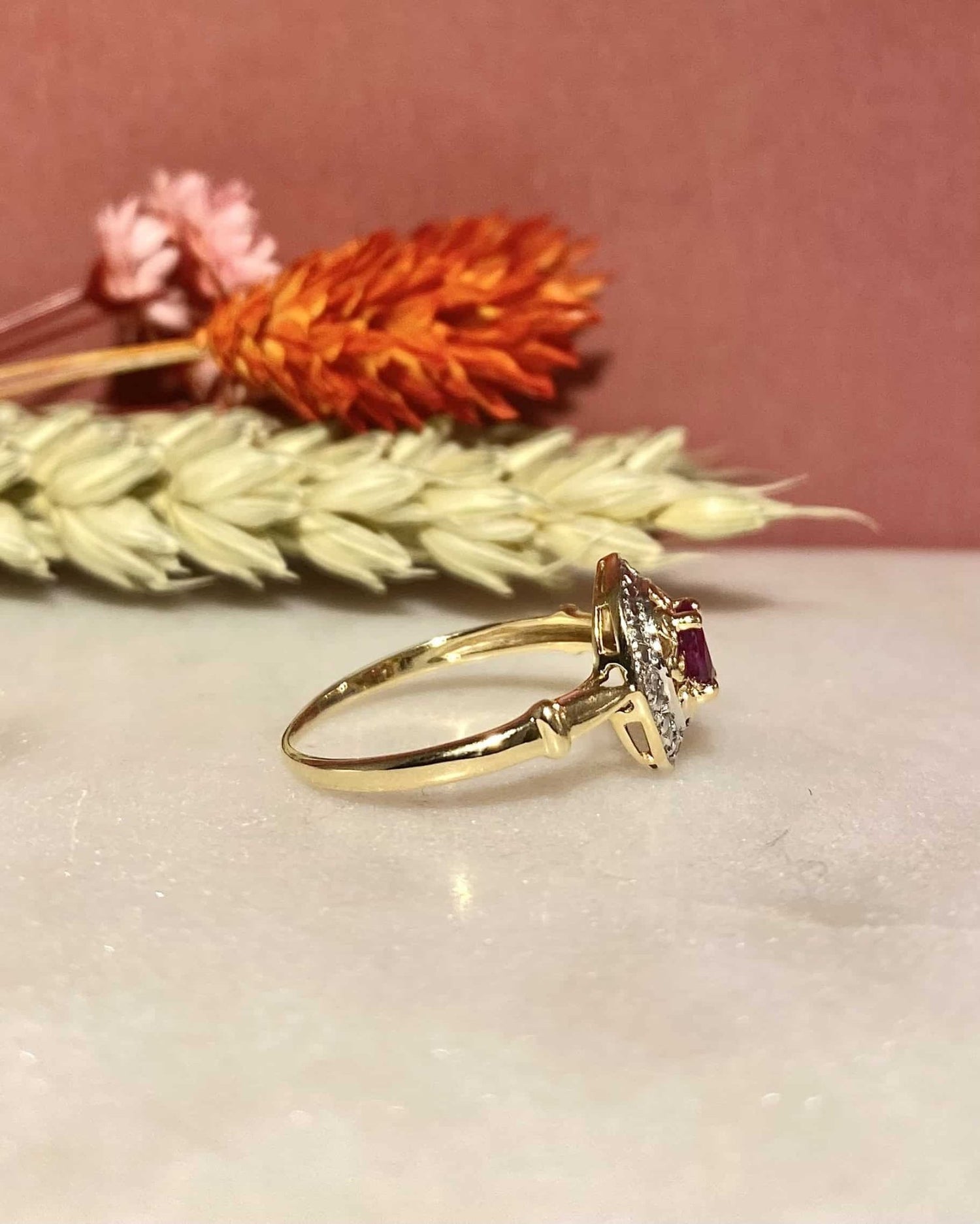 Bague Style Art - Déco Rubis 0.55 et Diamants &quot;Carla&quot; - Elliade Paris