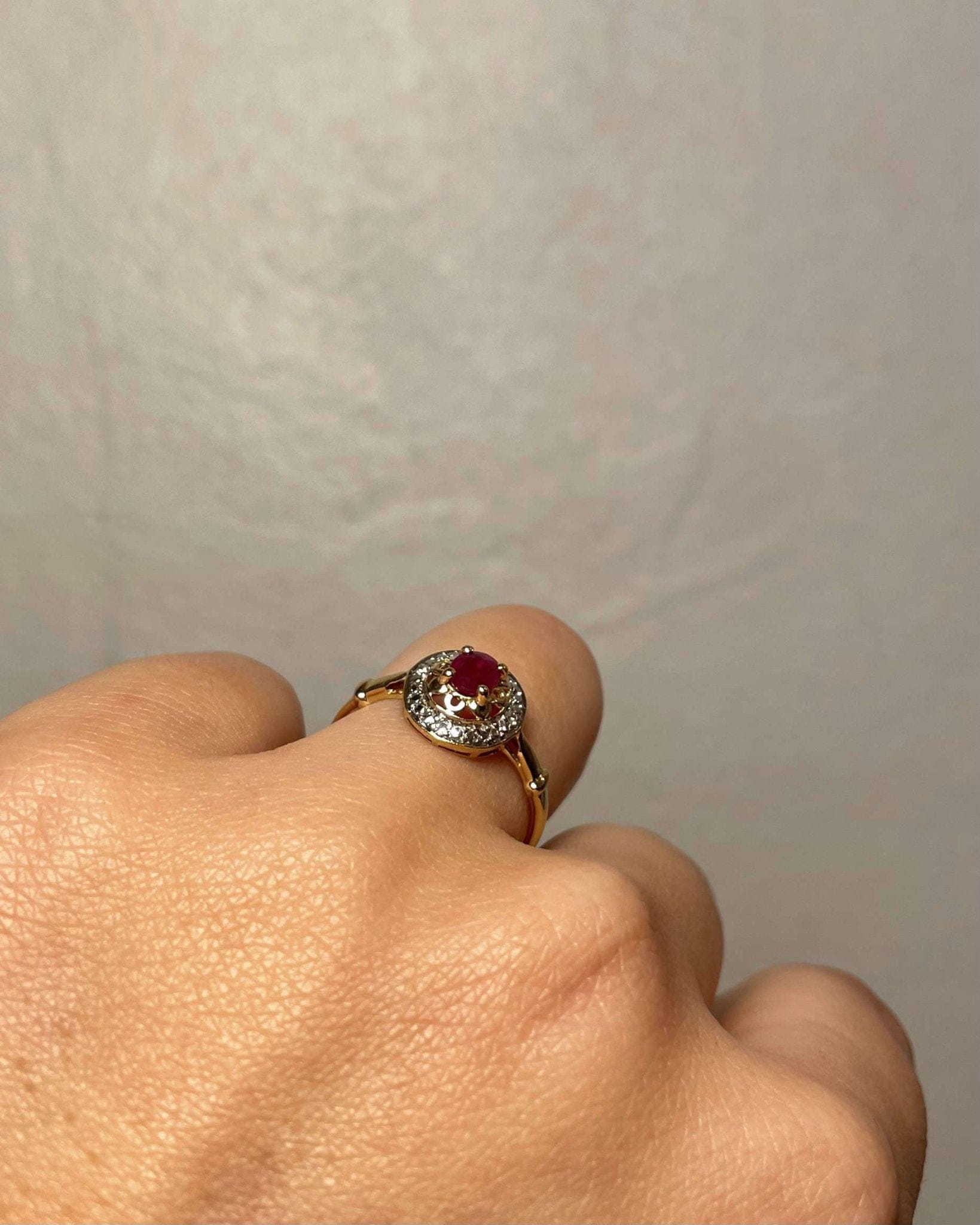 Bague Style Art - Déco Rubis 0.55 et Diamants "Carla" - Elliade Paris
