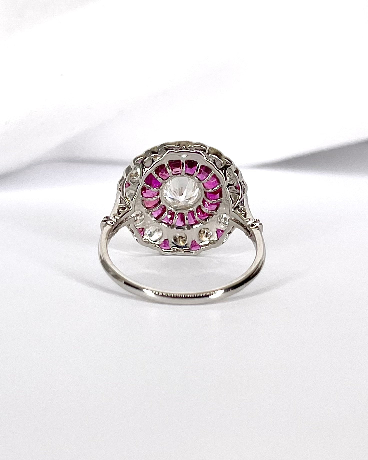 Bague Style Art - Déco Rubis 0.57 carat &amp; Diamants 1.09 carat "Fabienne" - Elliade Paris