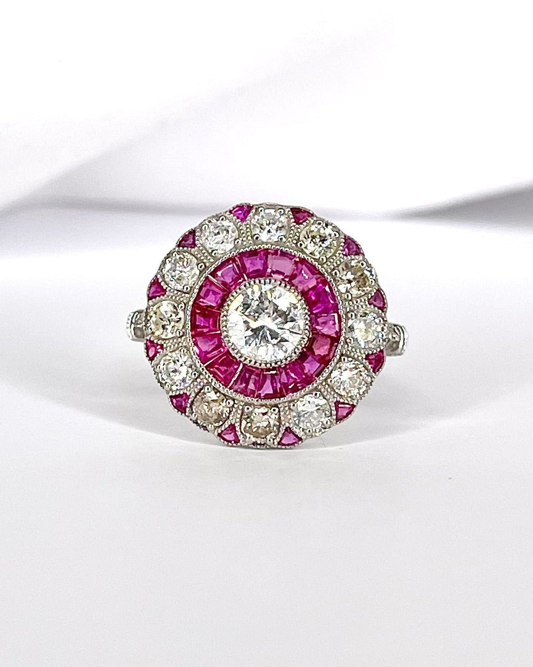 Bague Style Art - Déco Rubis 0.57 carat &amp; Diamants 1.09 carat "Fabienne" - Elliade Paris