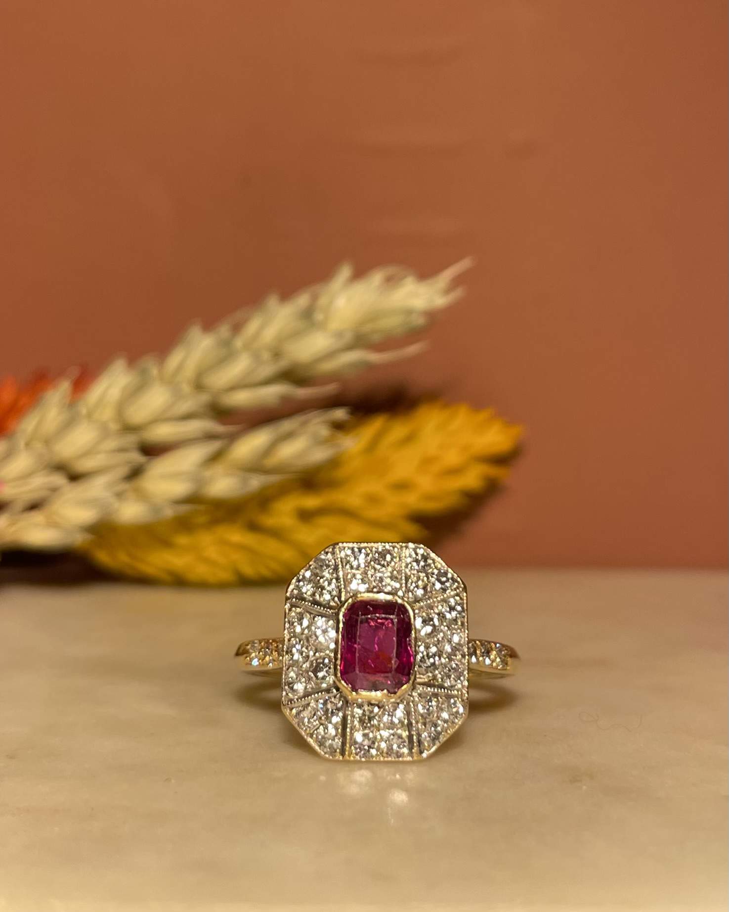 Bague Style Art - Déco Rubis 0.60 carat &amp; 36 Diamants "Lancel" - Elliade Paris