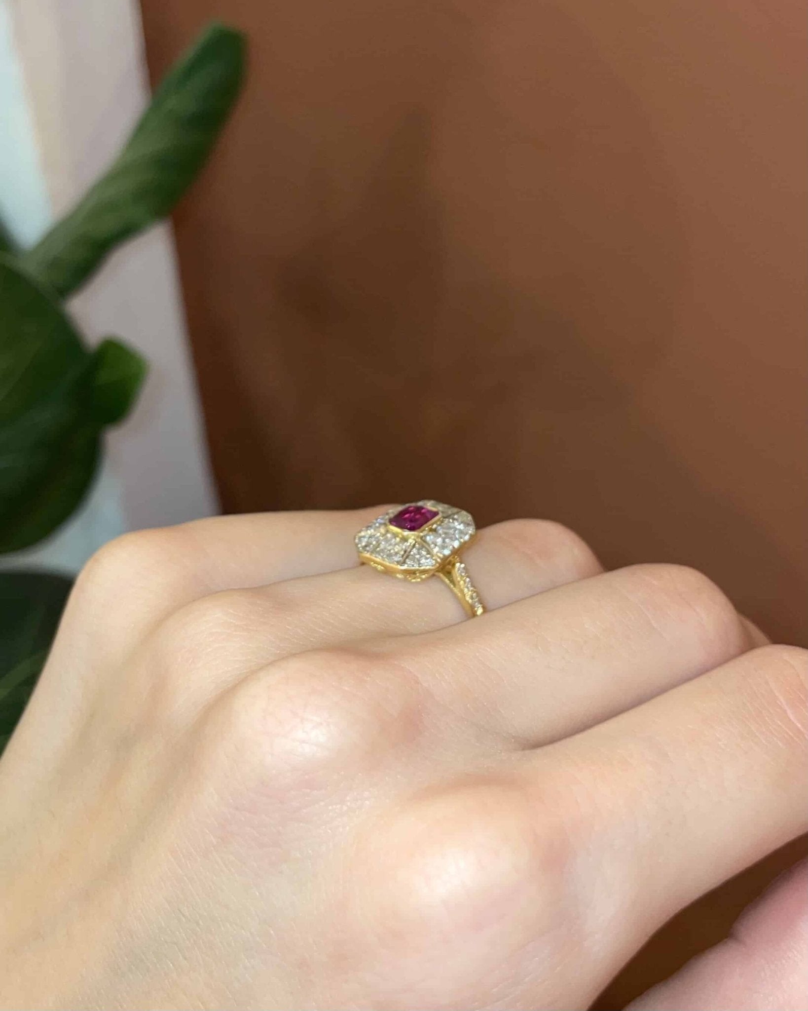 Bague Style Art - Déco Rubis 0.60 carat &amp; 36 Diamants "Lancel" - Elliade Paris