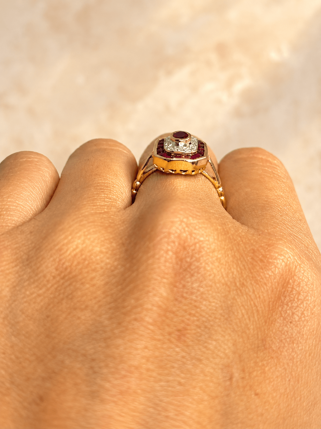 Bague Style Art-Déco Rubis 0.73 carat &amp; Diamants "Amélie" - Elliade Paris