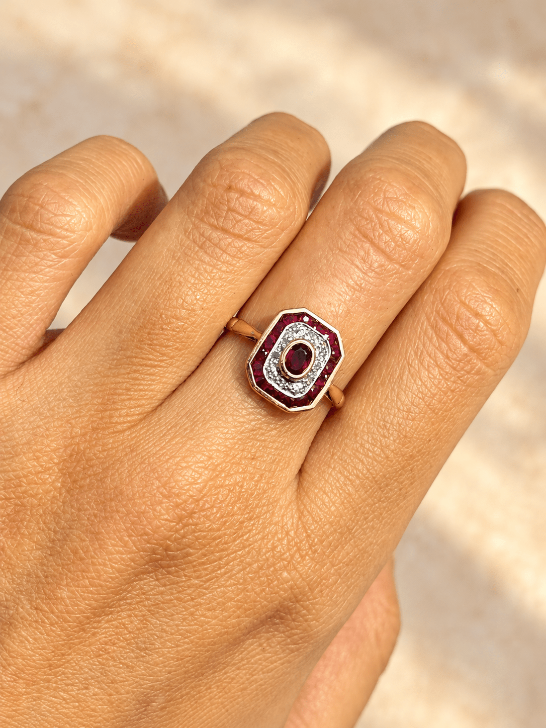 Bague Style Art-Déco Rubis 0.73 carat &amp; Diamants "Amélie" - Elliade Paris