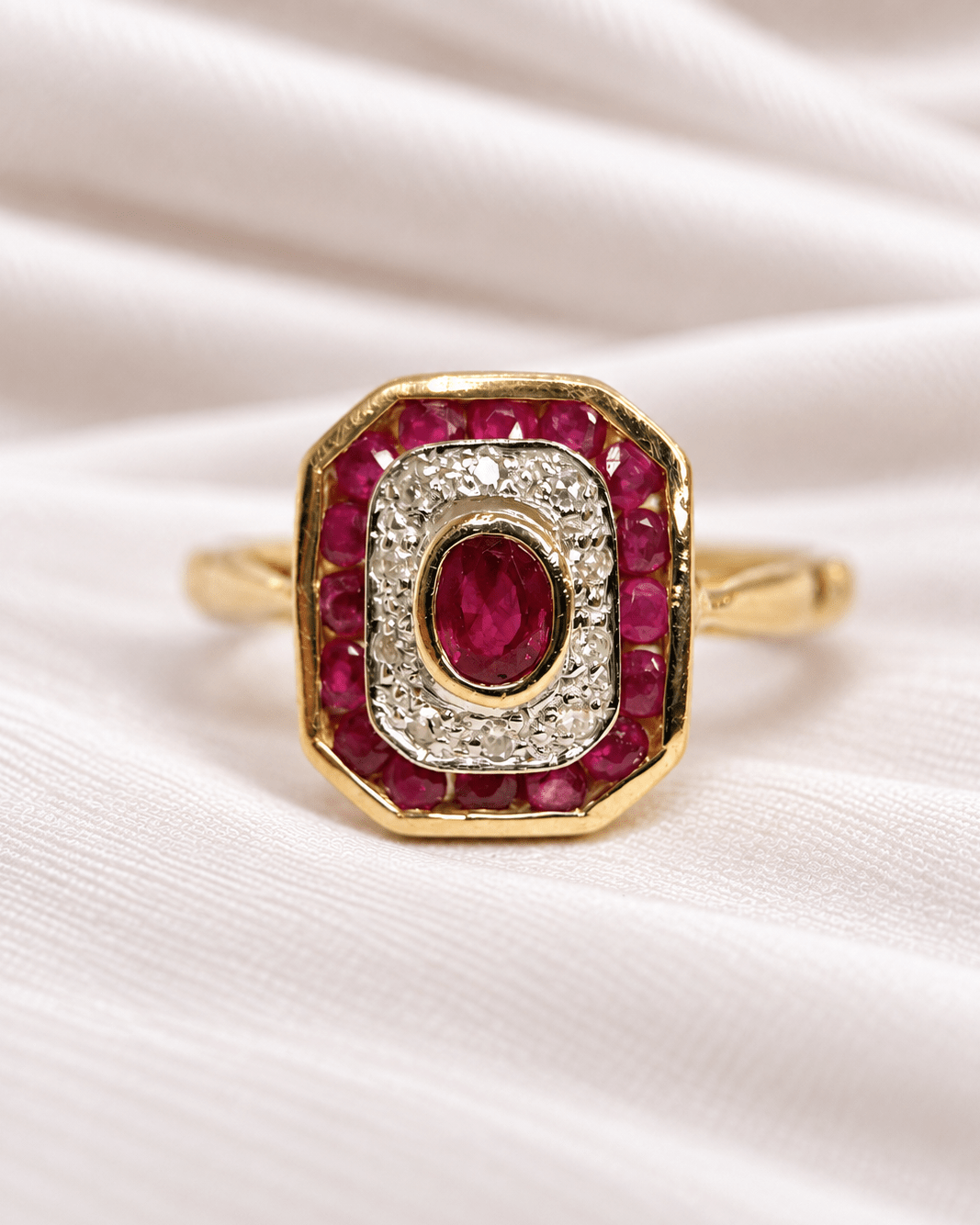 Bague Style Art-Déco Rubis 0.73 carat &amp; Diamants "Amélie" - Elliade Paris