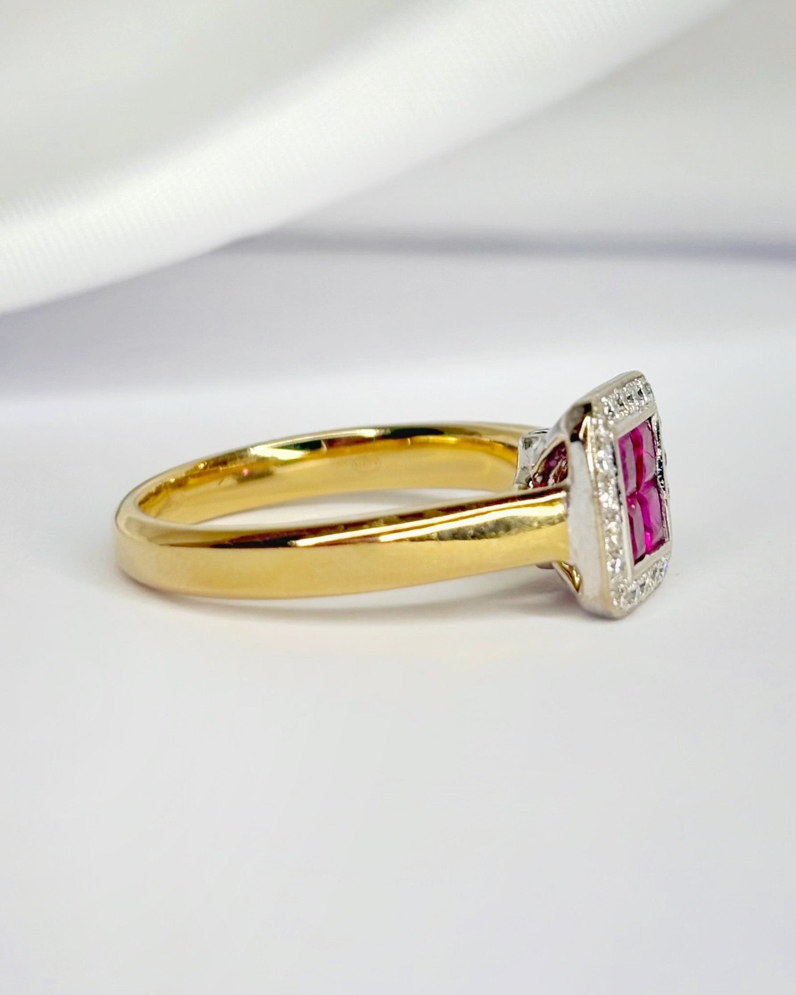 Bague Style Art-Déco Rubis 0.80 carat &amp; Diamants 0.22 carat "Tania" - Elliade Paris