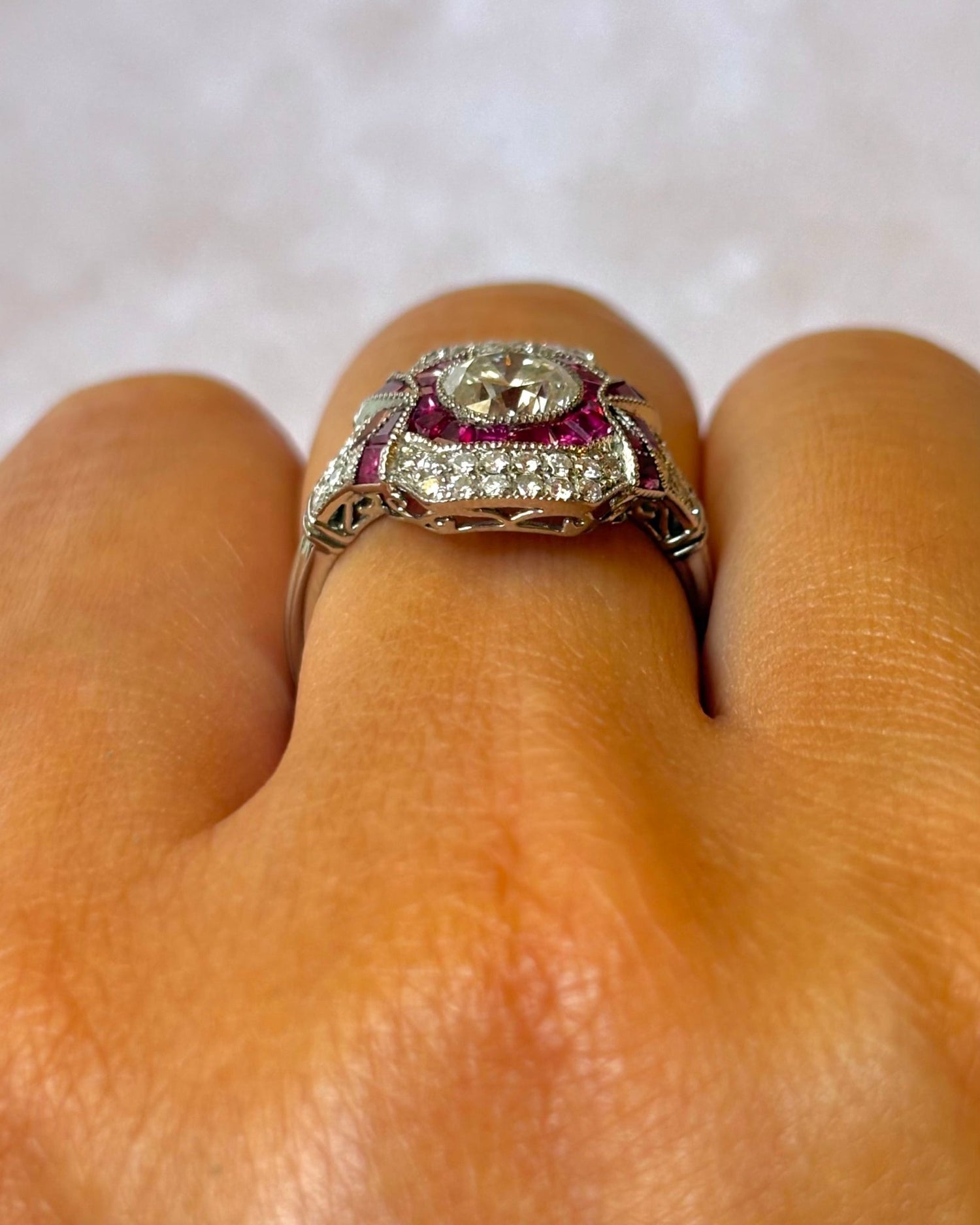 Bague Style Art-Déco Rubis 0.80 carat &amp; Diamants 1.35 carat "Samantha" - Elliade Paris
