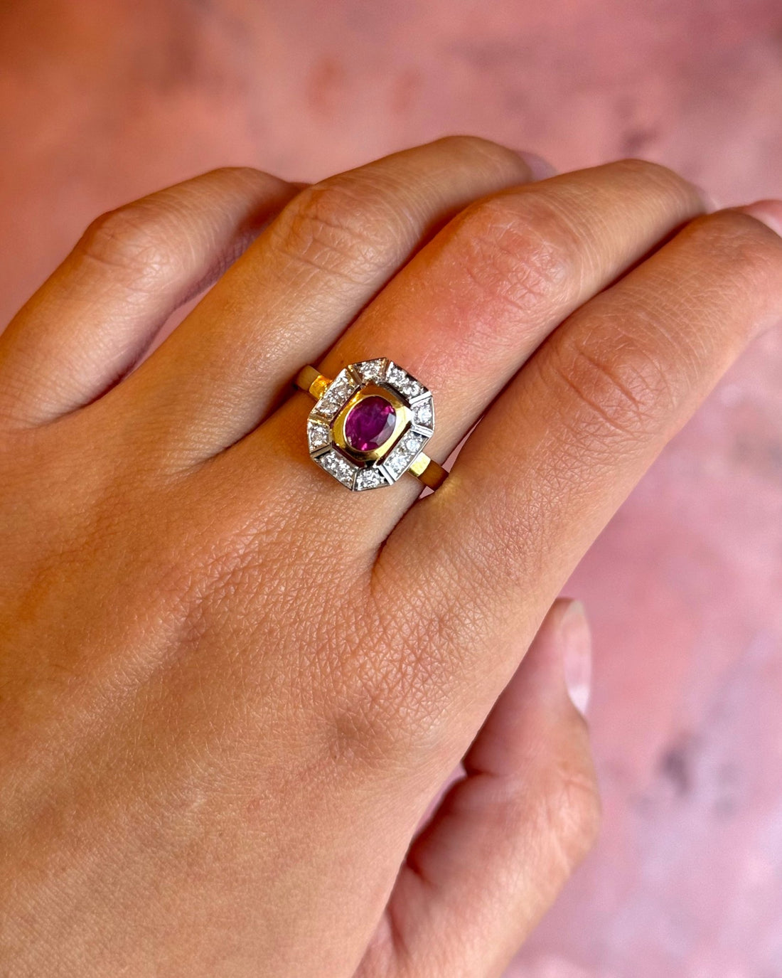 Bague Style Art-Déco Rubis 0.85 carat &amp; Diamants 0.48 carat 5,43g "Maya" - Elliade Paris