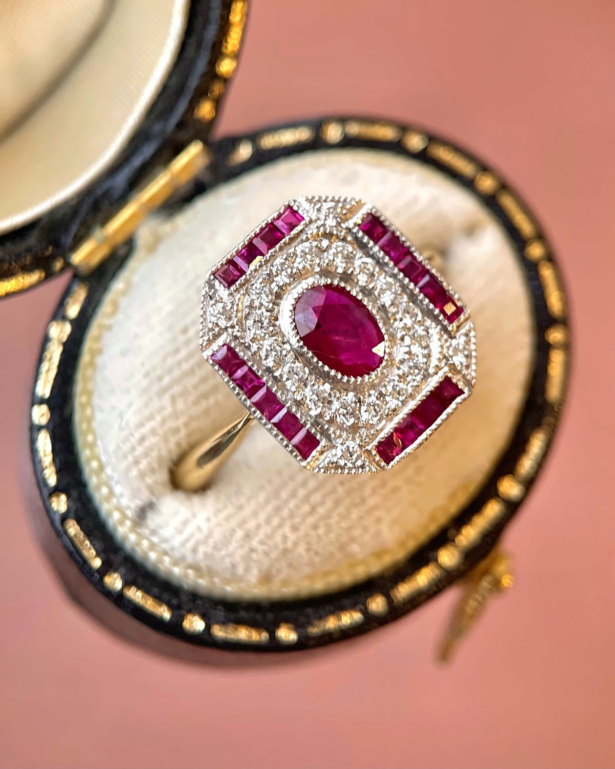 Bague Style Art-Déco Rubis 0.89 carat &amp; Diamants 0.30 carat "Alicia" - Elliade Paris