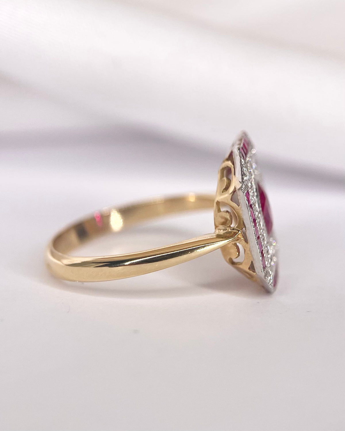 Bague Style Art-Déco Rubis 0.89 carat &amp; Diamants 0.30 carat "Alicia" - Elliade Paris