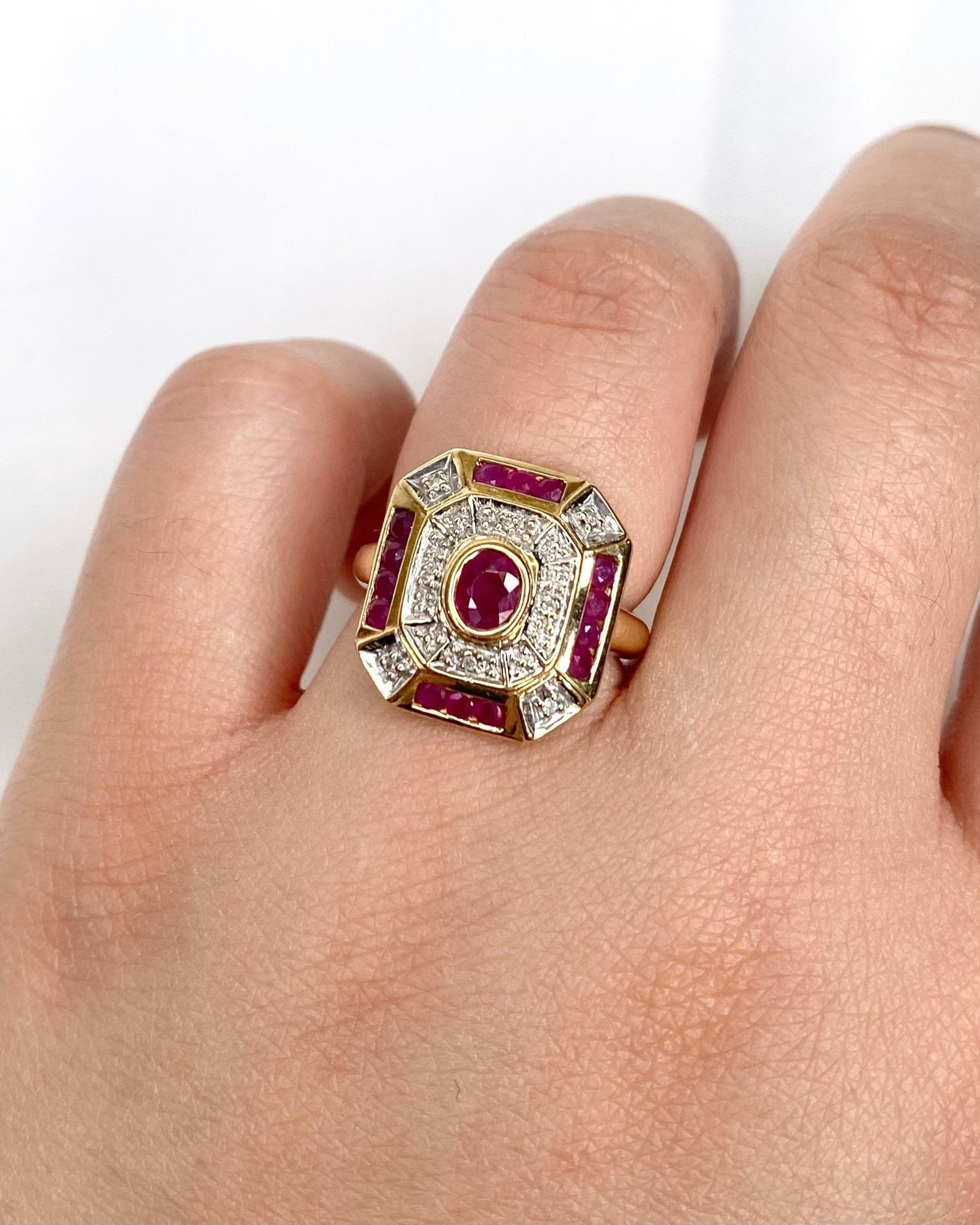 Bague Style Art Déco Rubis 0.90 carat &amp; Diamants "Florence" - Elliade Paris