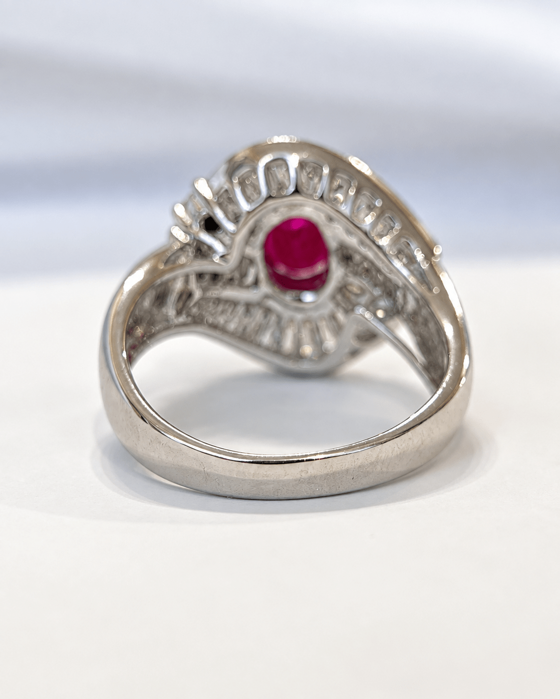 Bague Style Art-Déco Rubis 1.07 carat &amp; Diamants 1.25 carat 8.63g "Flavia" - Elliade Paris