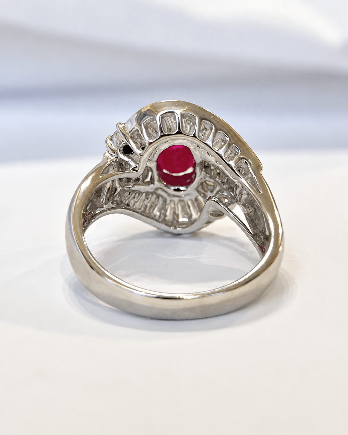 Bague Style Art-Déco Rubis 1.07 carat &amp; Diamants 1.25 carat 8.63g "Flavia" - Elliade Paris